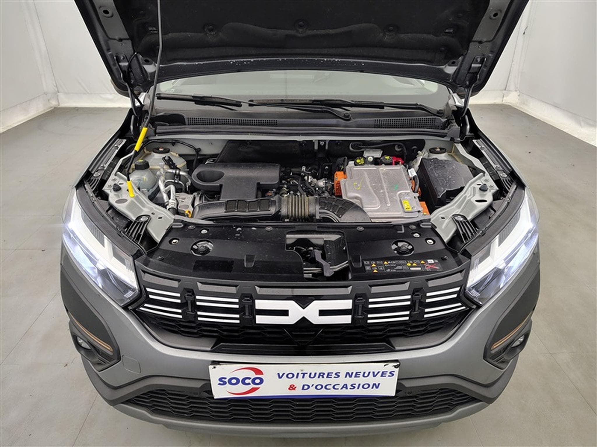 Dacia Jogger Hybrid 1.6 Extreme 7PL / NAVI / CARPLAY / CAMERA (2025) - Photo 18
