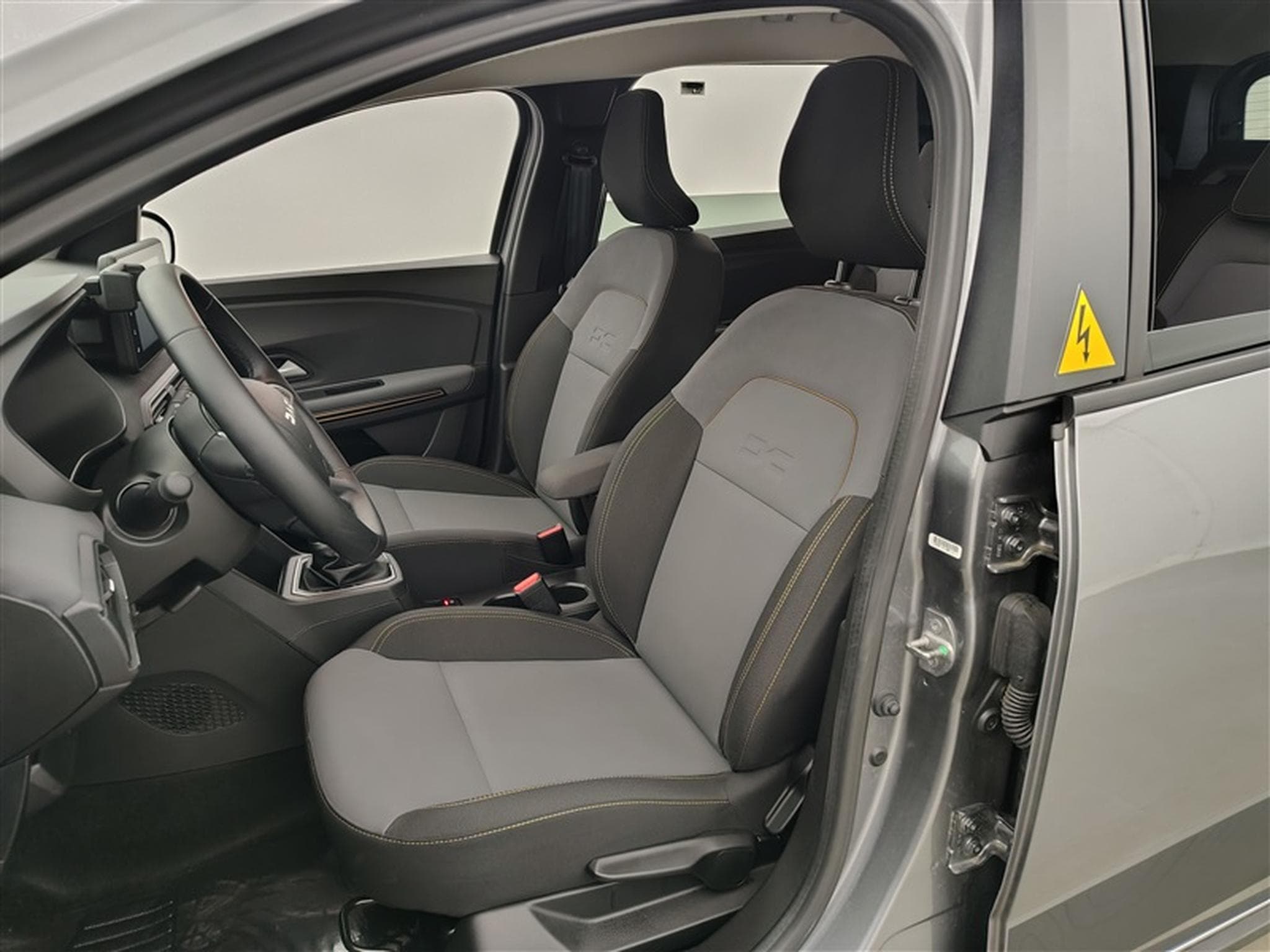 Dacia Jogger Hybrid 1.6 Extreme 7PL / NAVI / CARPLAY / CAMERA (2025) - Photo 7