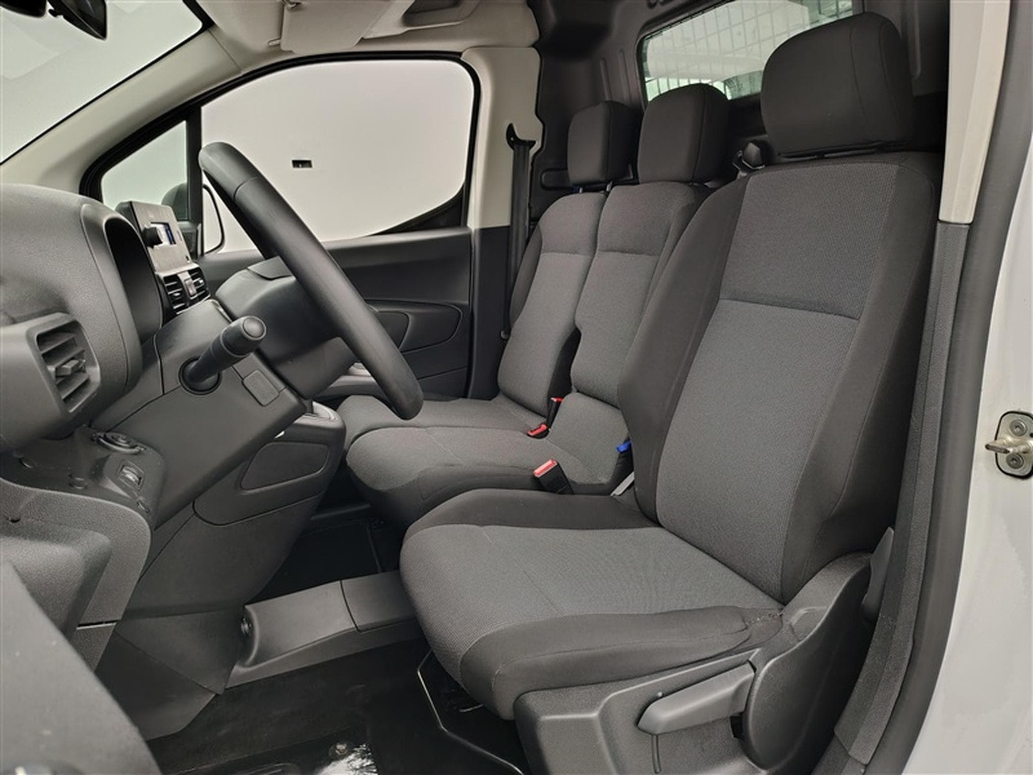 Citroen Berlingo 1.5 BlueHDi XL Heavy Control 3PL (2021) - Photo 6