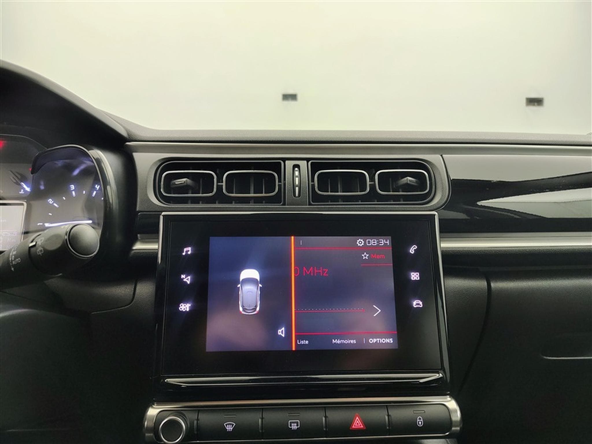 Citroen C3 1.2i PureTech Shine CARPLAY / FULL LED / JA 16" (2023) - Photo 17