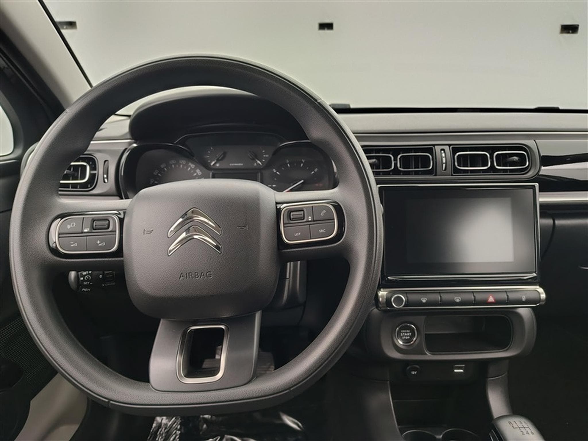Citroen C3 1.2i PureTech Shine CARPLAY / FULL LED / JA 16" (2023) - Photo 9