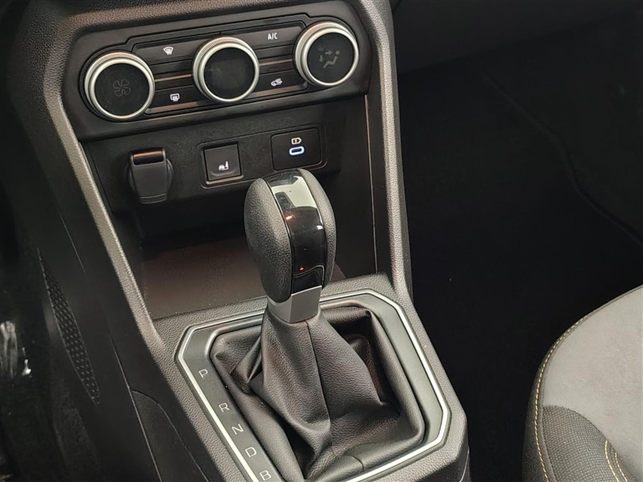 Dacia Jogger Hybrid 1.6 Extreme 7PL / NAVI / CARPLAY / CAMERA (2025) - Photo 12