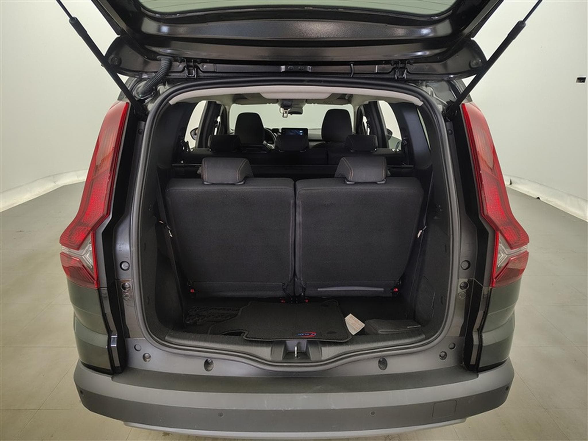 Dacia Jogger Hybrid 1.6 Extreme 7PL / NAVI / CARPLAY / CAMERA (2025) - Photo 14