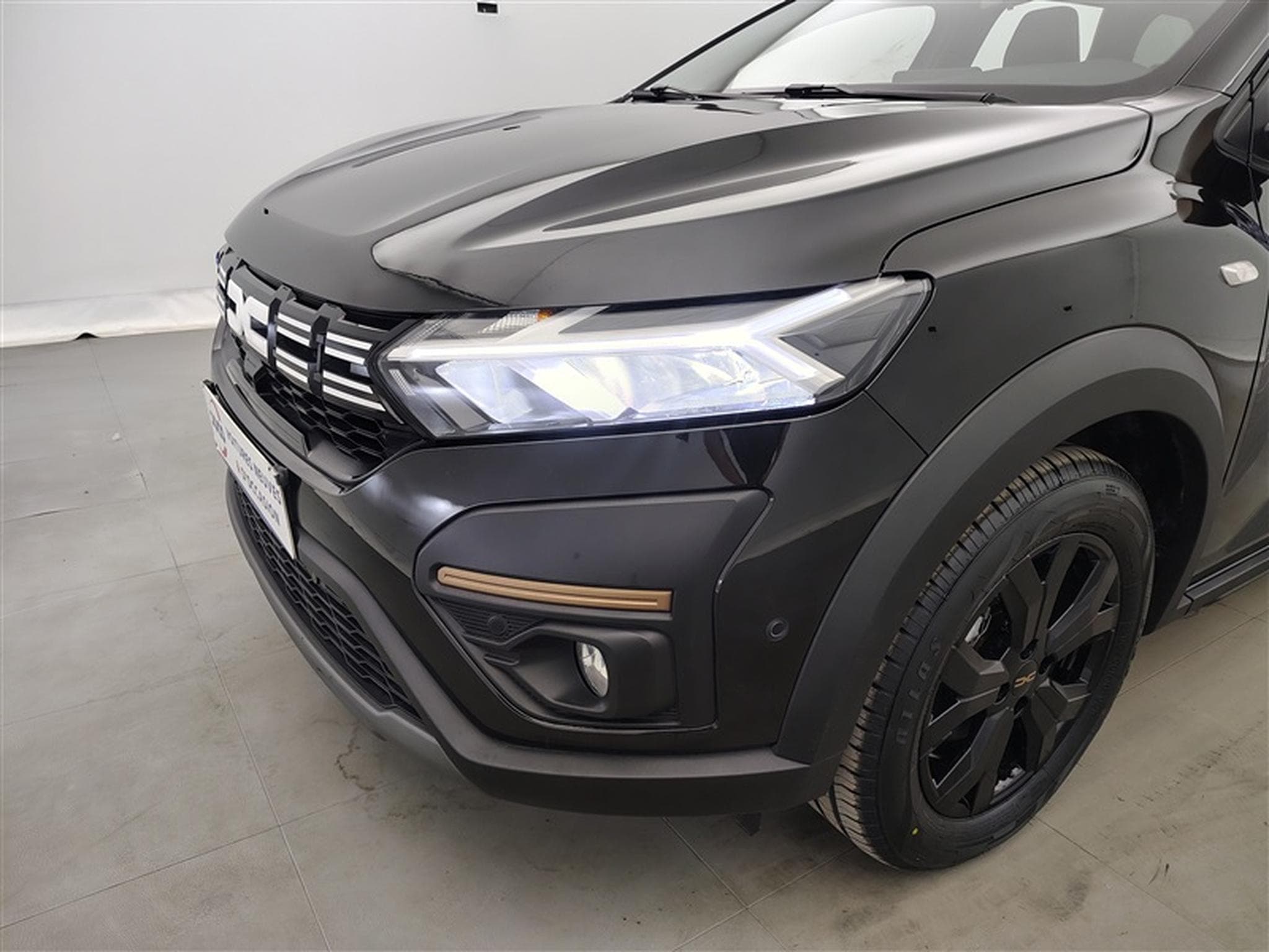 Dacia Jogger Hybrid 1.6 Extreme 7PL / NAVI / CARPLAY / CAMERA (2025) - Photo 15