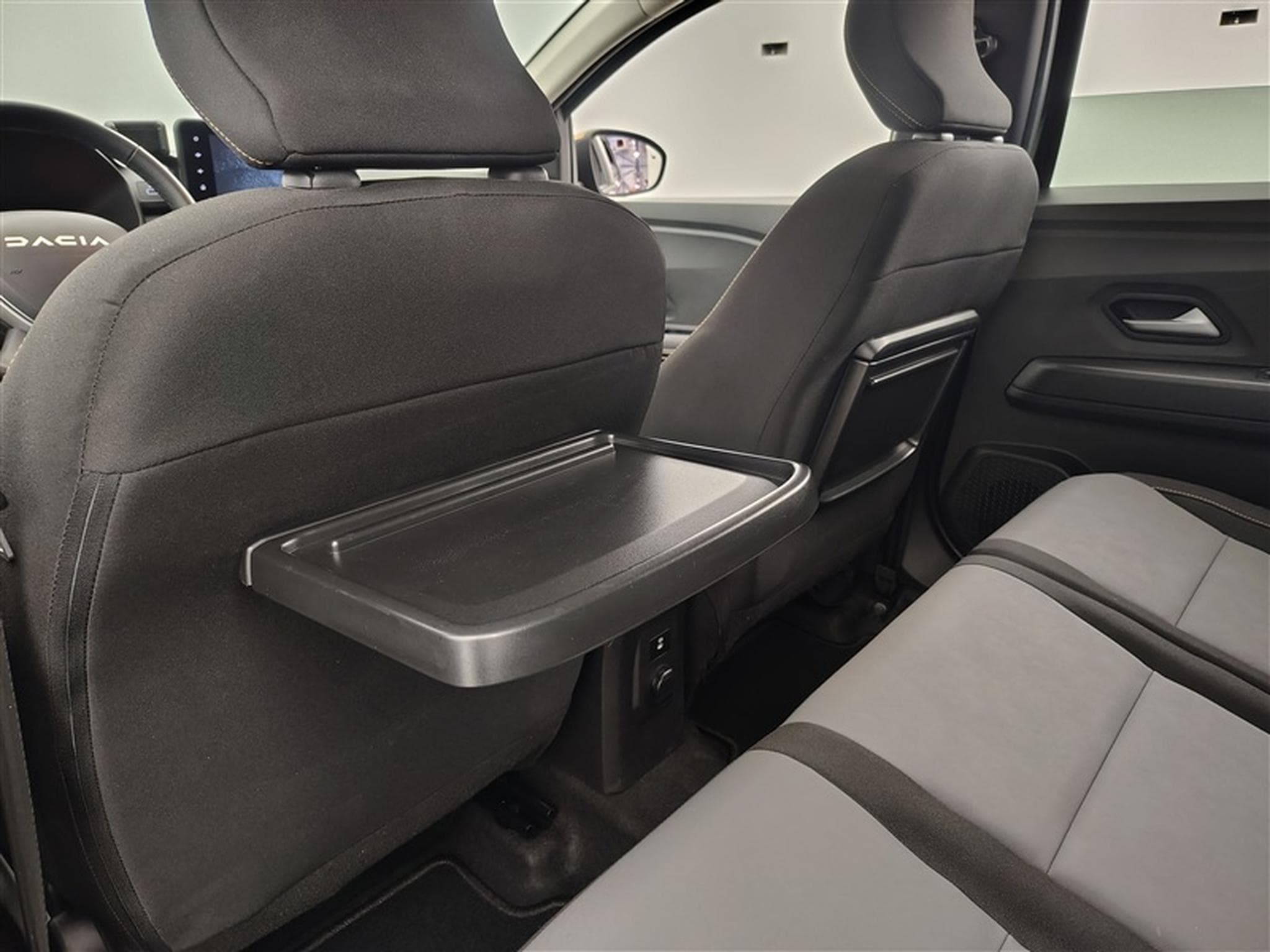 Dacia Jogger Hybrid 1.6 Extreme 7PL / NAVI / CARPLAY / CAMERA (2025) - Photo 18