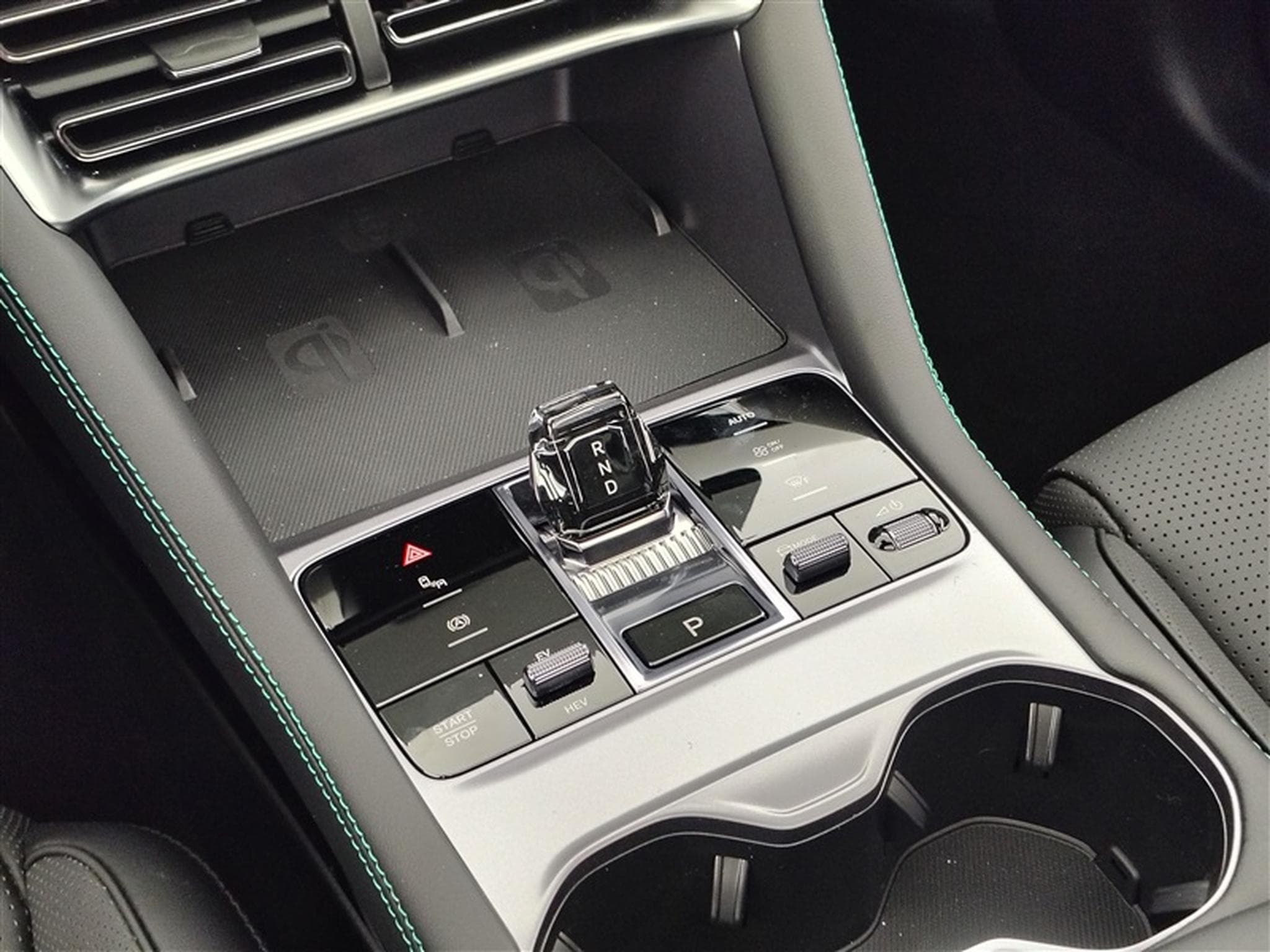 BYD Seal U 1.5 DM-I 218cv PHEV Boost NAVI / FULL LED / CUIR / PANO (2026) - Foto 12