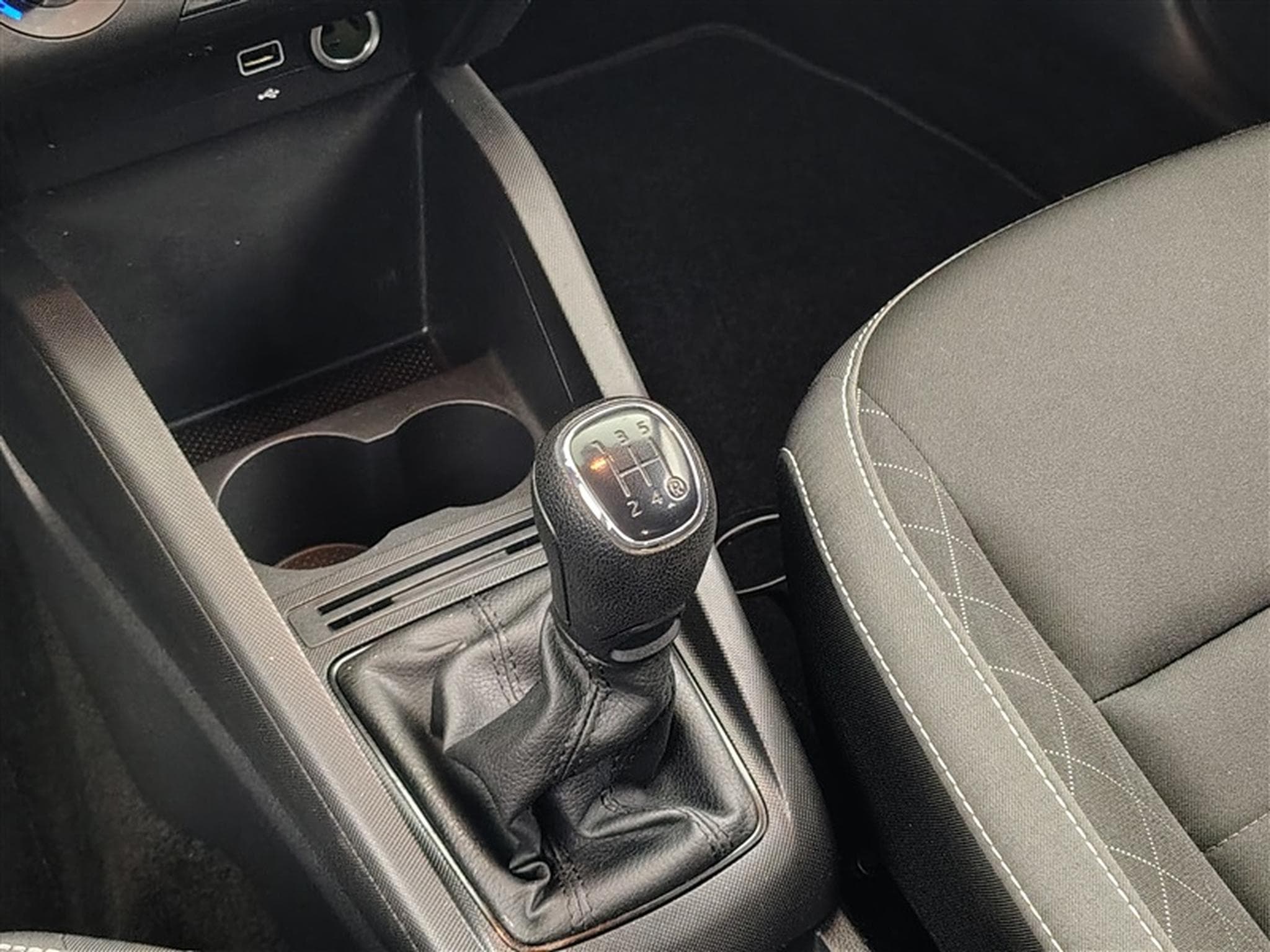 Skoda Fabia Combi 1.0 TSI 60Cv Ambition CLIM / BLUETOOTH / PDC (2022) - Foto 12