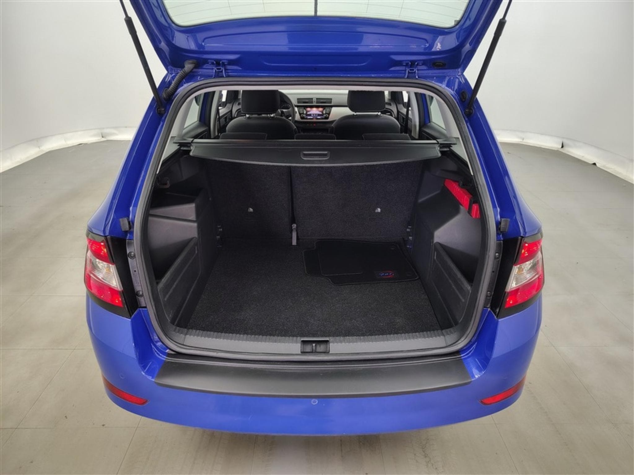 Skoda Fabia Combi 1.0 TSI 60Cv Ambition CLIM / BLUETOOTH / PDC (2022) - Foto 14