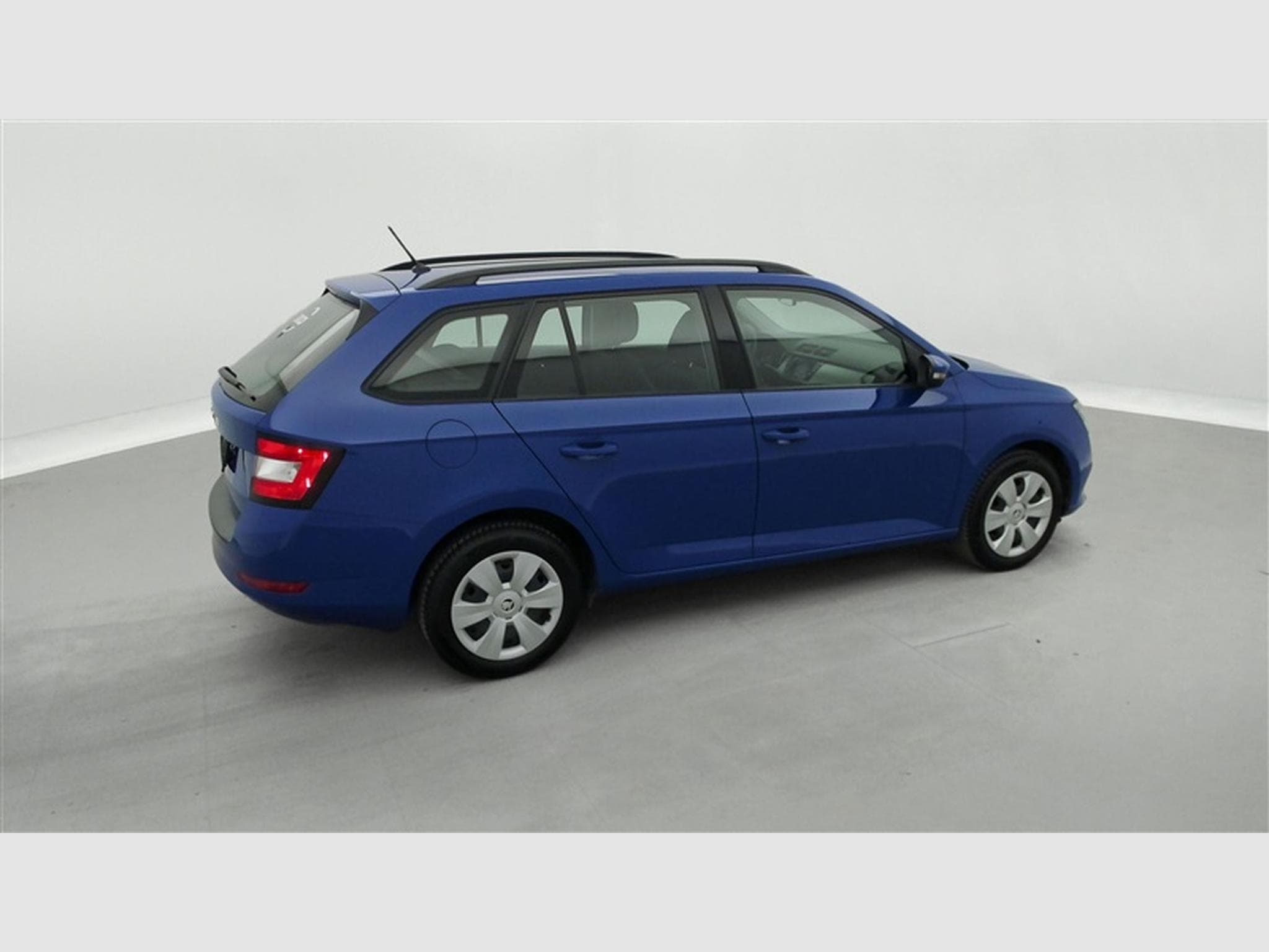 Skoda Fabia Combi 1.0 TSI 60Cv Ambition CLIM / BLUETOOTH / PDC (2022) - Foto 24