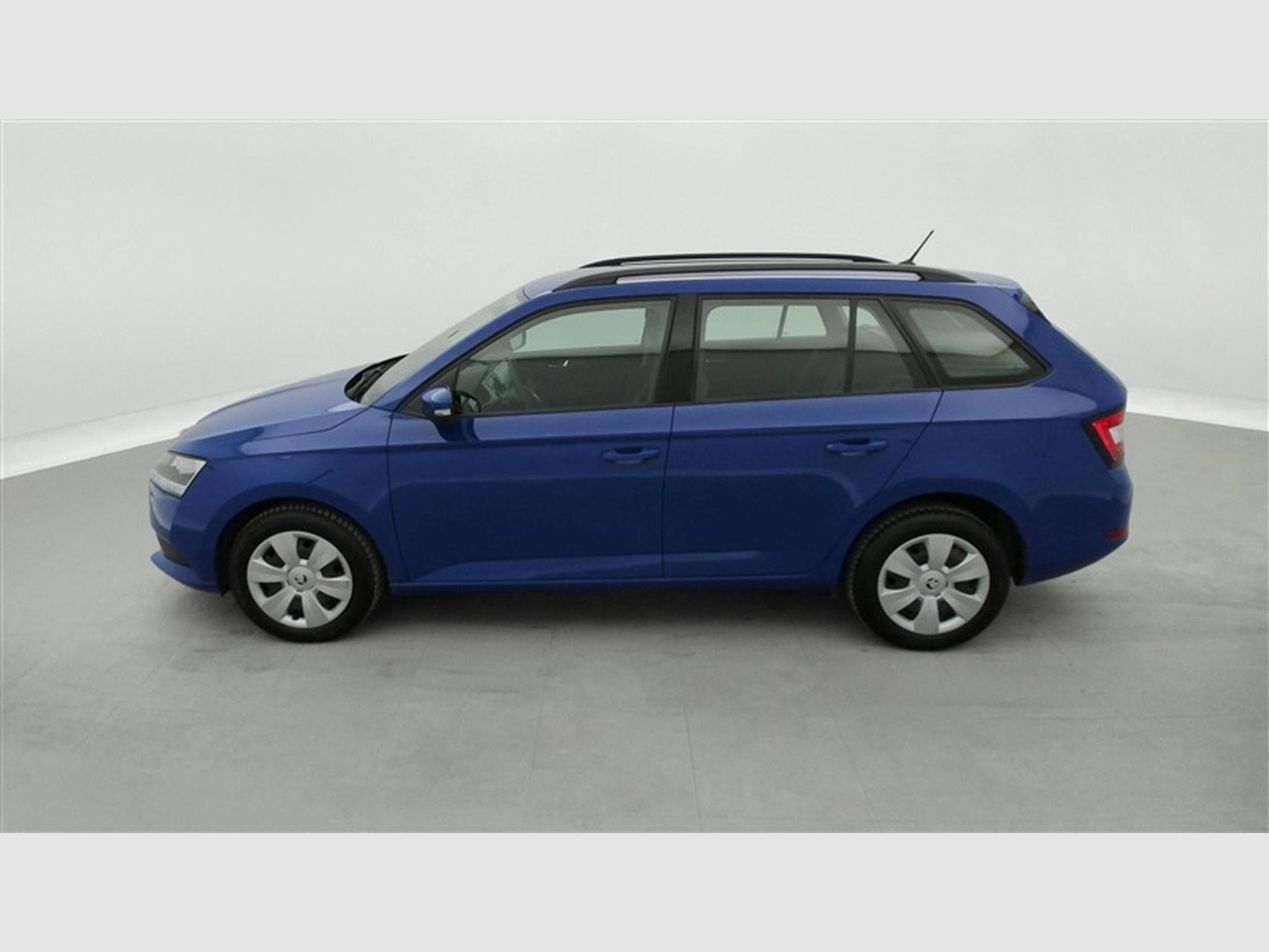 Skoda Fabia Combi 1.0 TSI 60Cv Ambition CLIM / BLUETOOTH / PDC (2022) - Foto 3