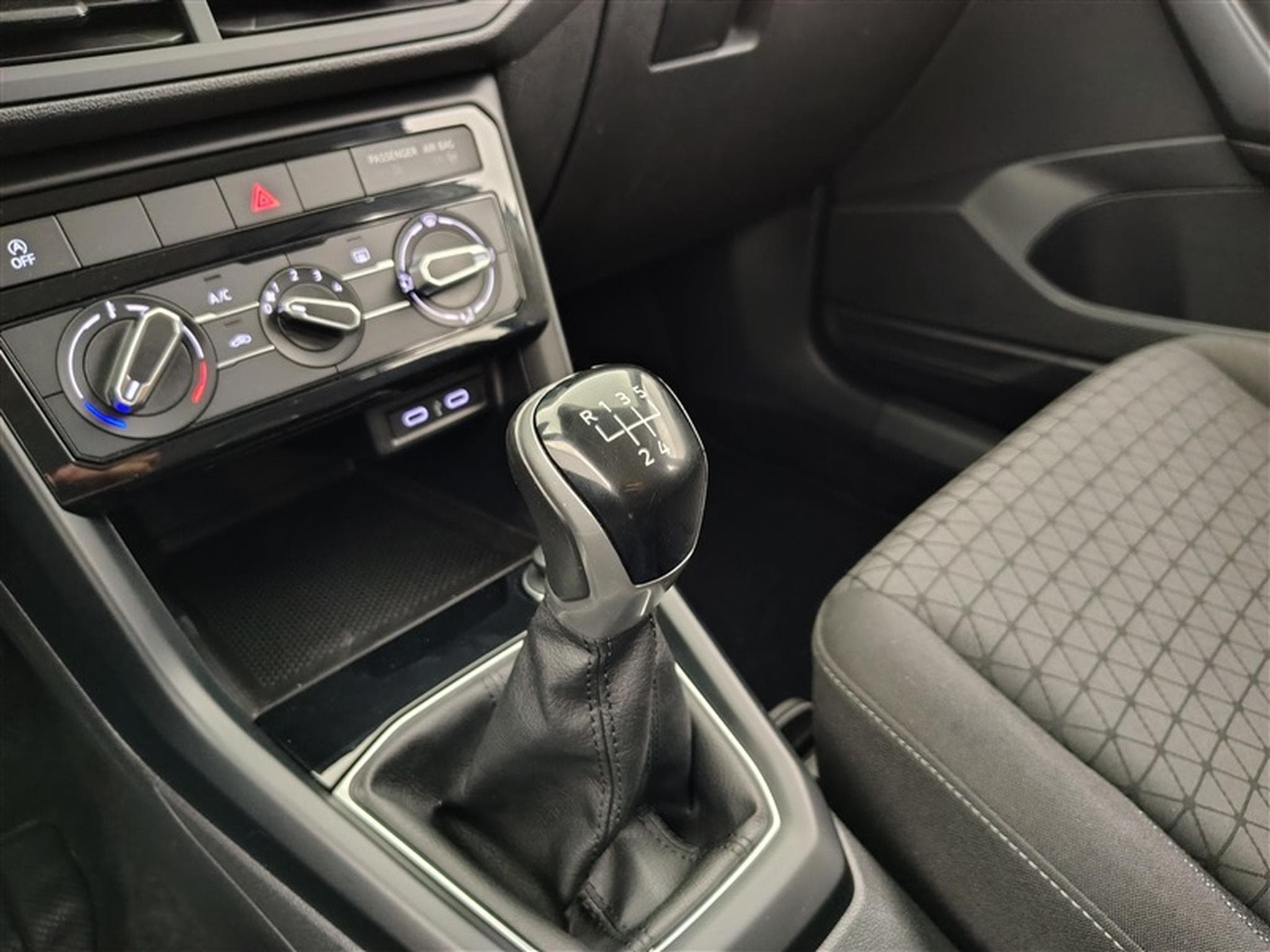 VW T-Cross 1.0 TSI Life Business OPF (2022) - Foto 12