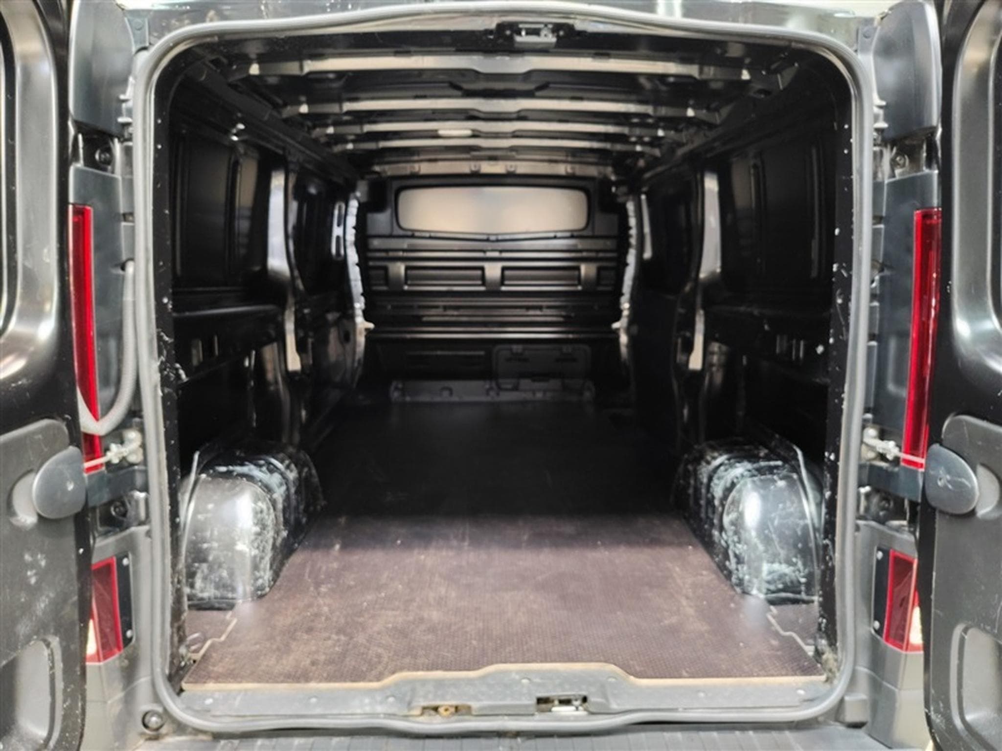Renault Trafic 2.0 dCi 30 L2H1 Confort (EU6e) (2024) - Foto 14