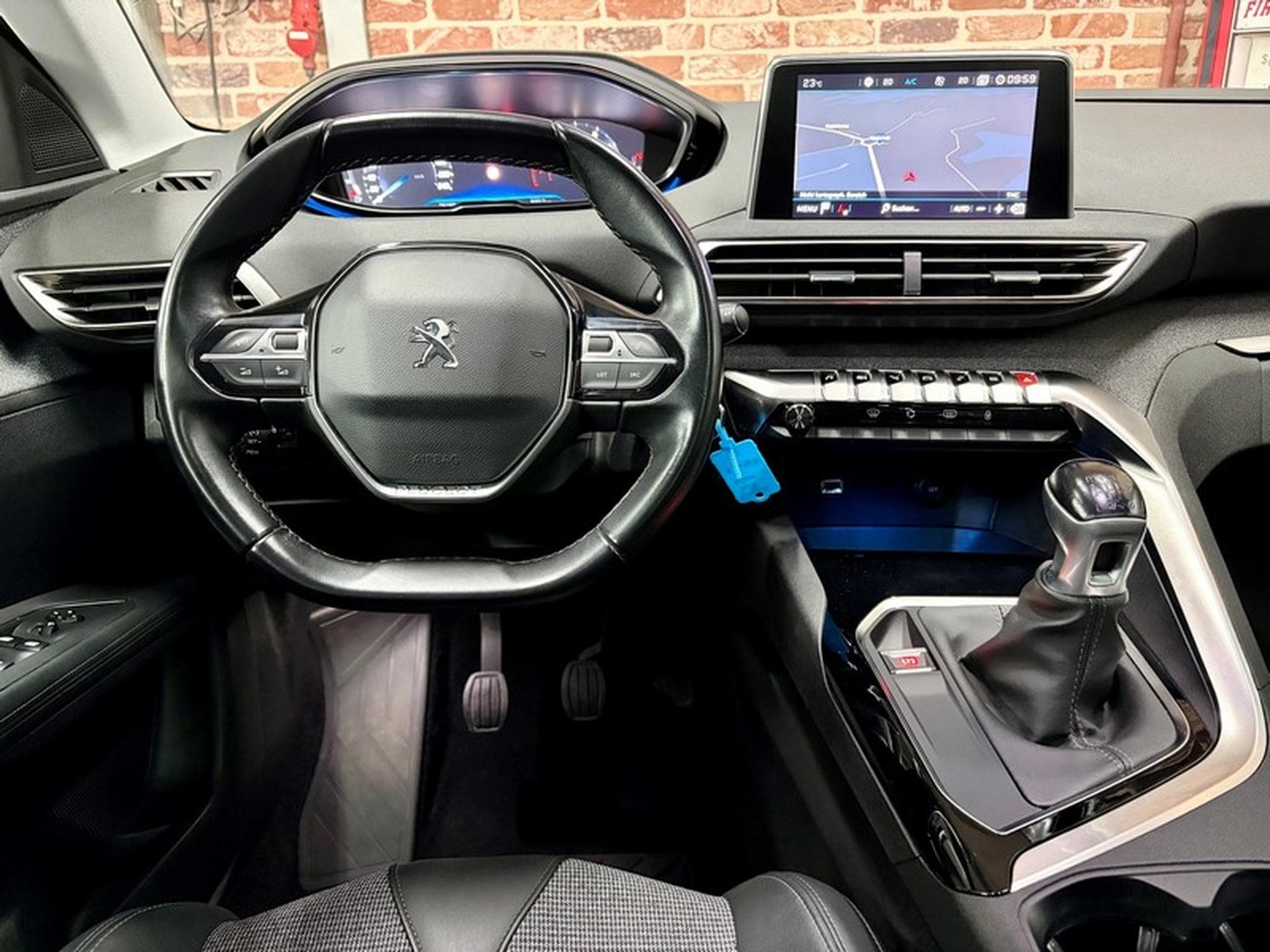Peugeot 3008 3008 131cv ALLURE Navig/ToitO+P/ClimaA/ALU18 (2019) - Foto 4