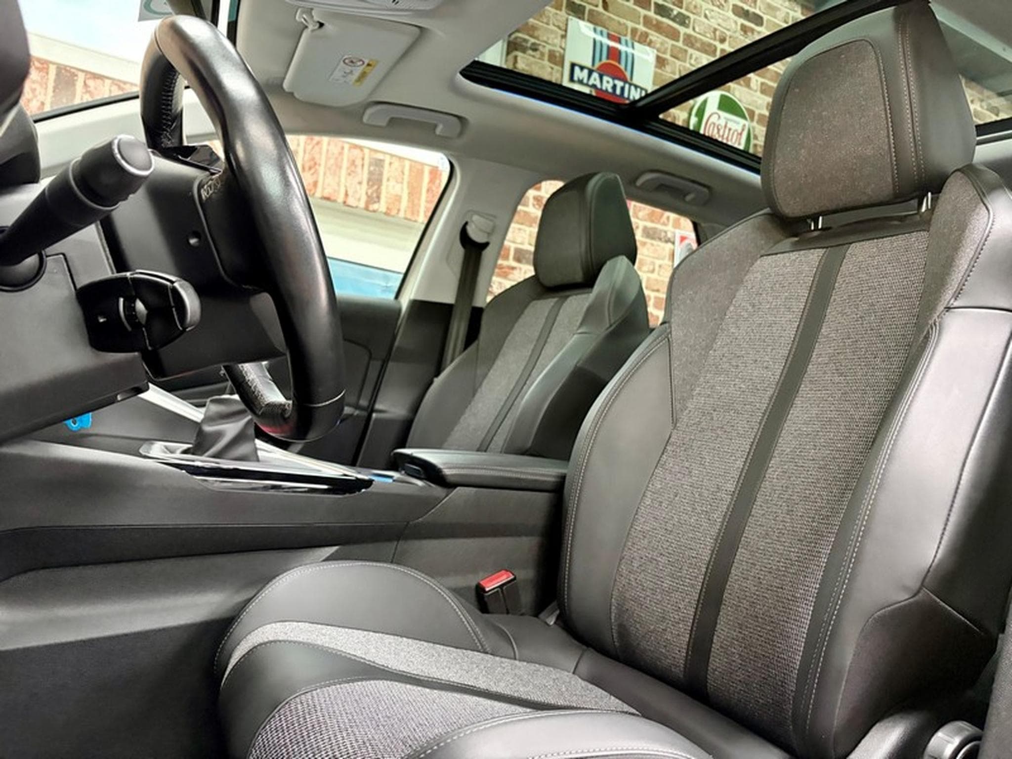 Peugeot 3008 3008 131cv ALLURE Navig/ToitO+P/ClimaA/ALU18 (2019) - Foto 5
