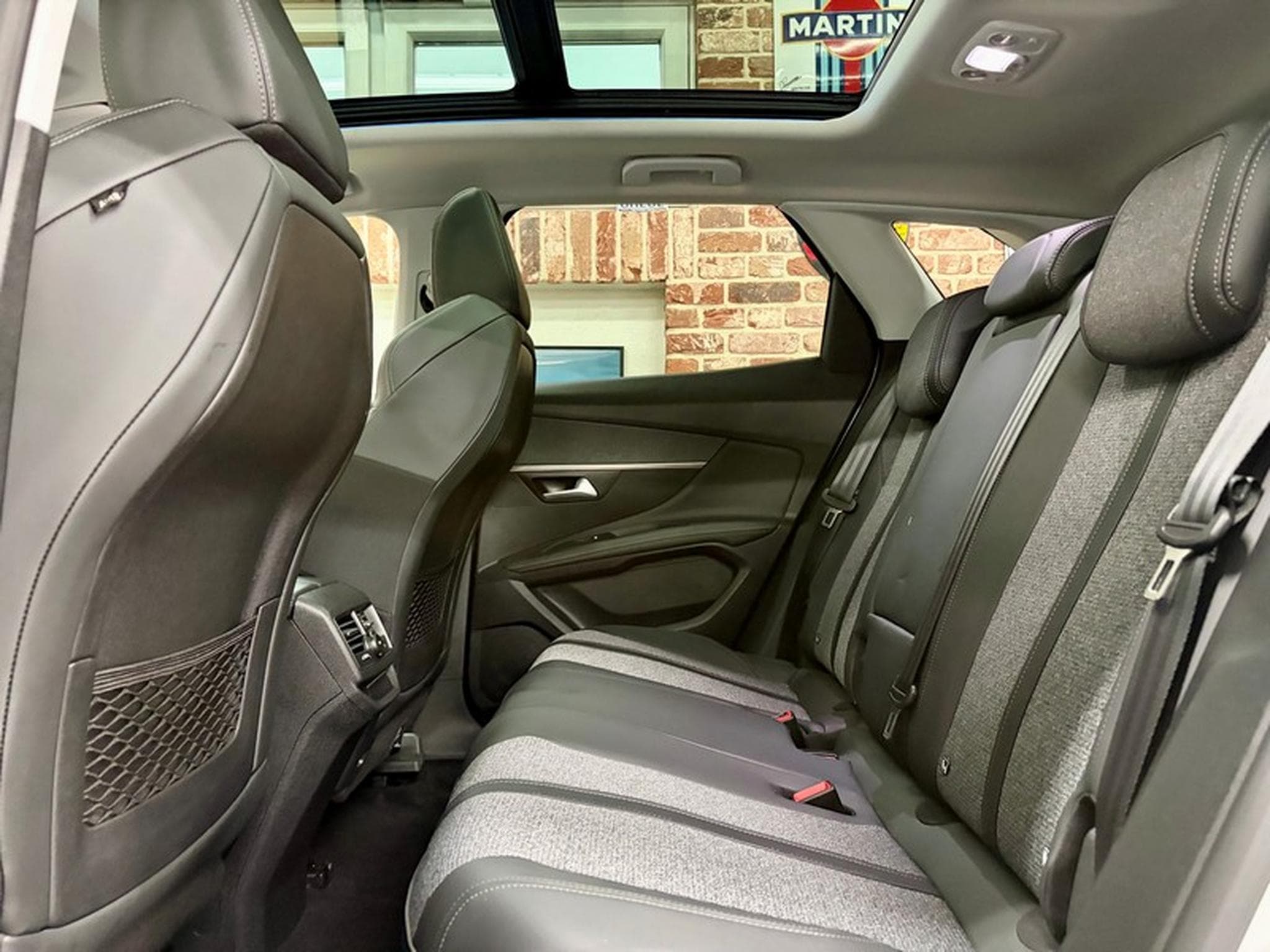 Peugeot 3008 3008 131cv ALLURE Navig/ToitO+P/ClimaA/ALU18 (2019) - Foto 6