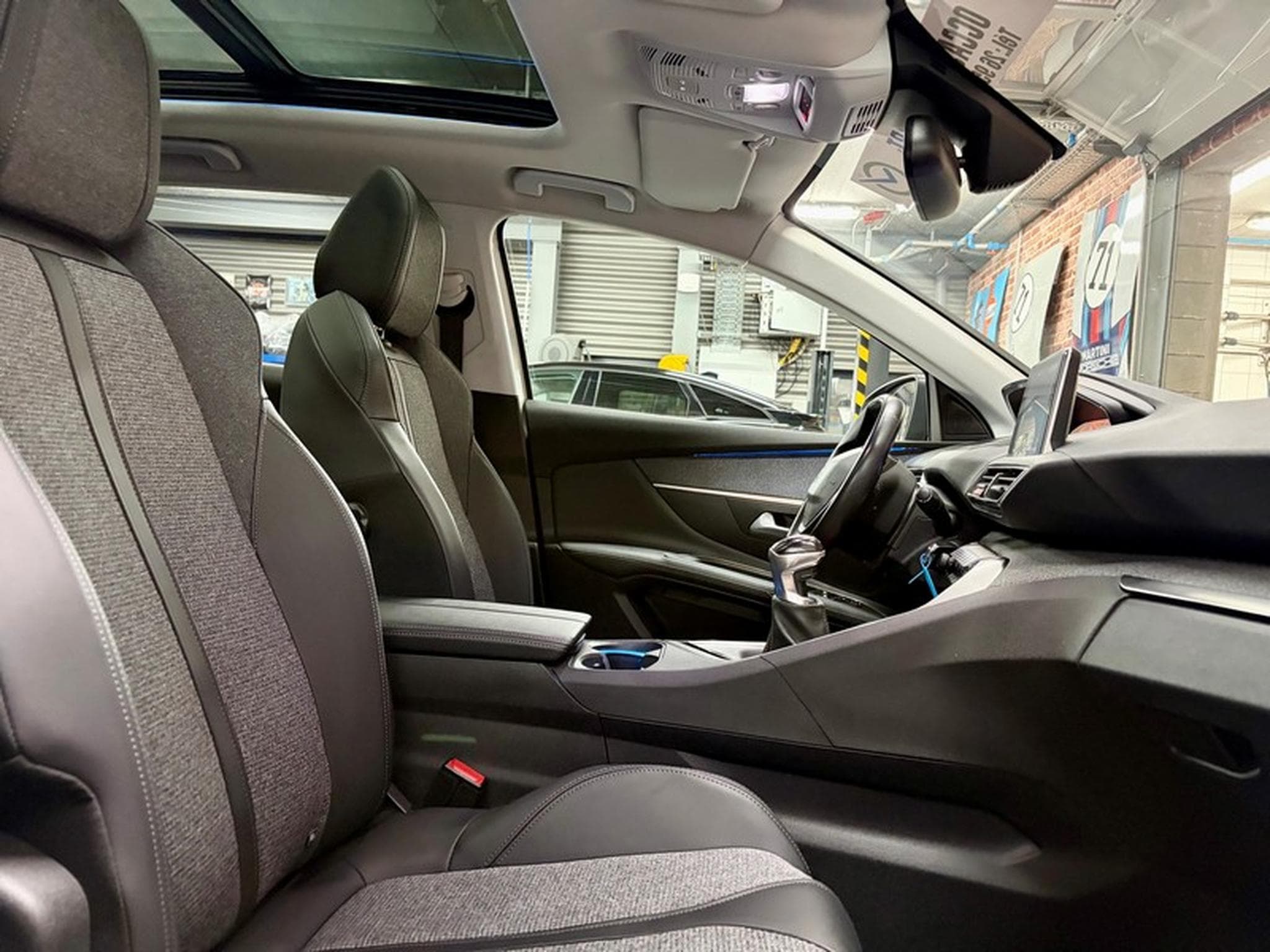 Peugeot 3008 3008 131cv ALLURE Navig/ToitO+P/ClimaA/ALU18 (2019) - Foto 8