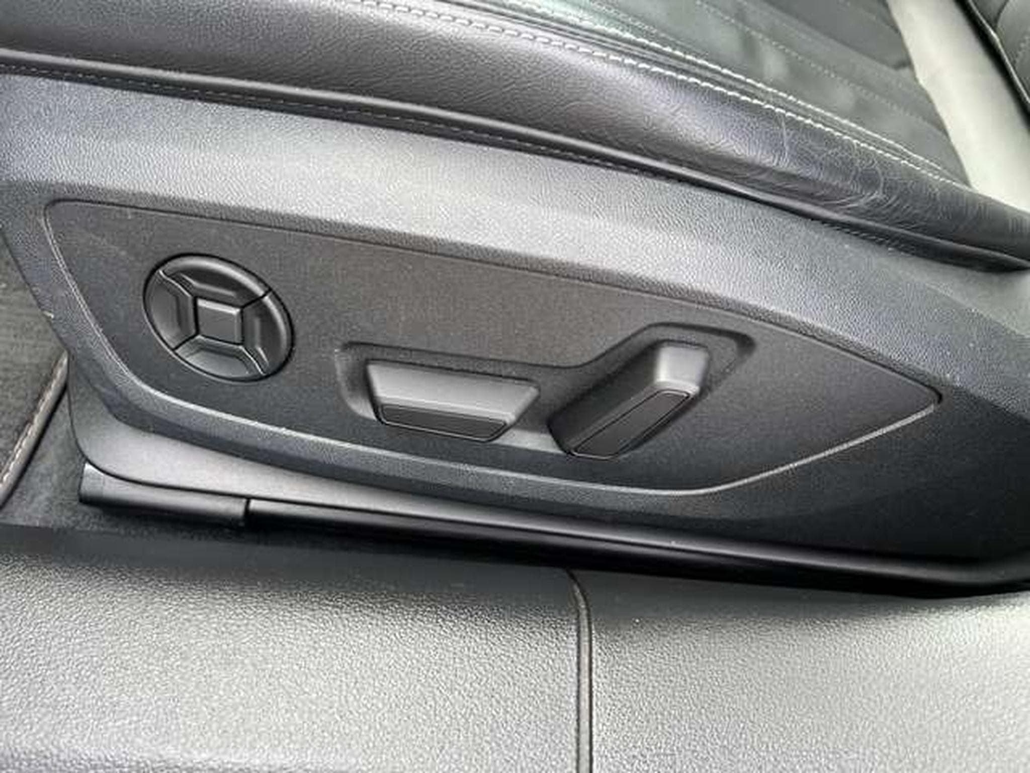 Audi A6 QUATTRO HYBRIDE ESSENCE S-Tronic (2024) - Foto 9