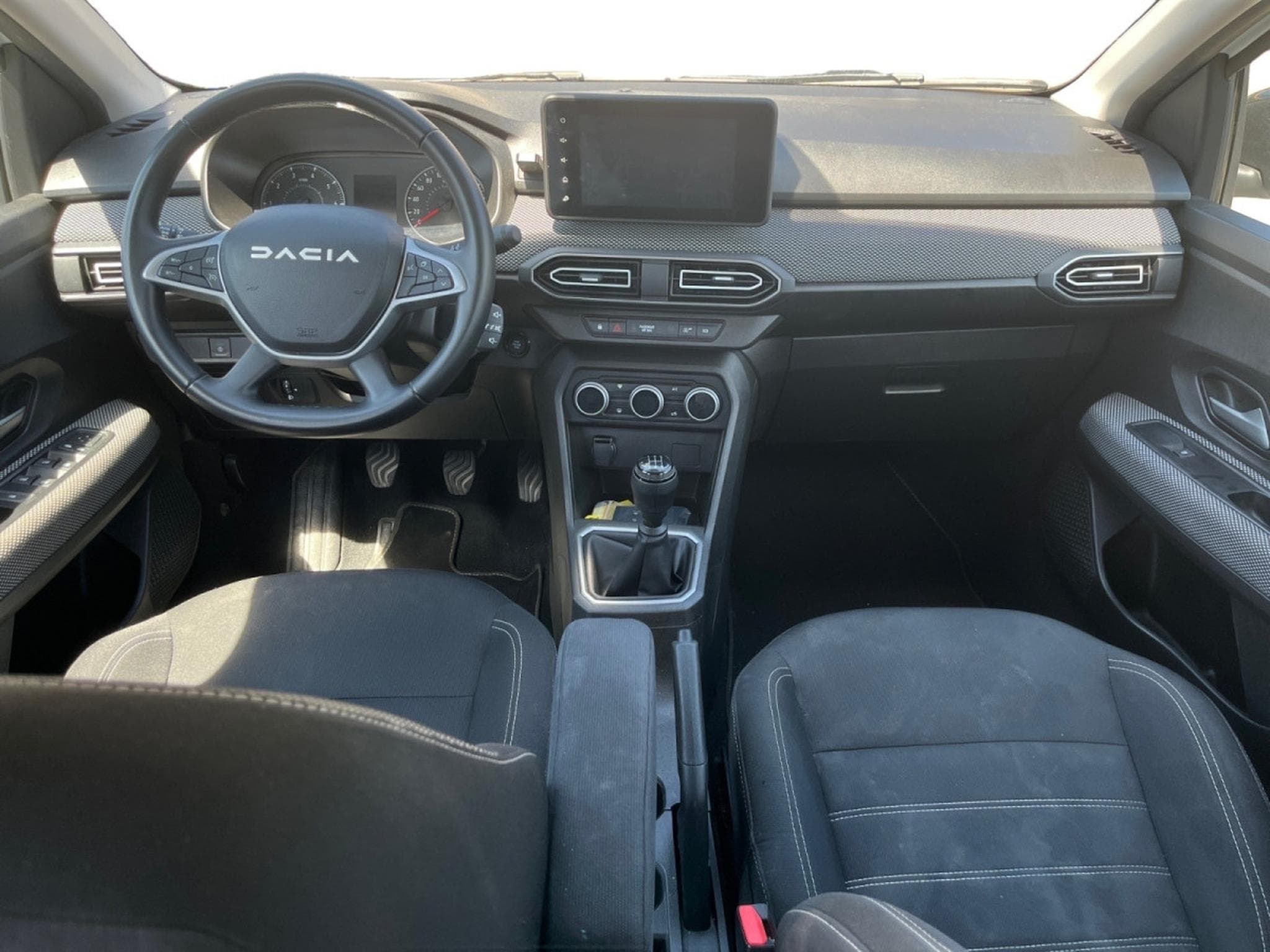 Dacia Sandero 1.0 TCe Journey (2024) - Photo 10
