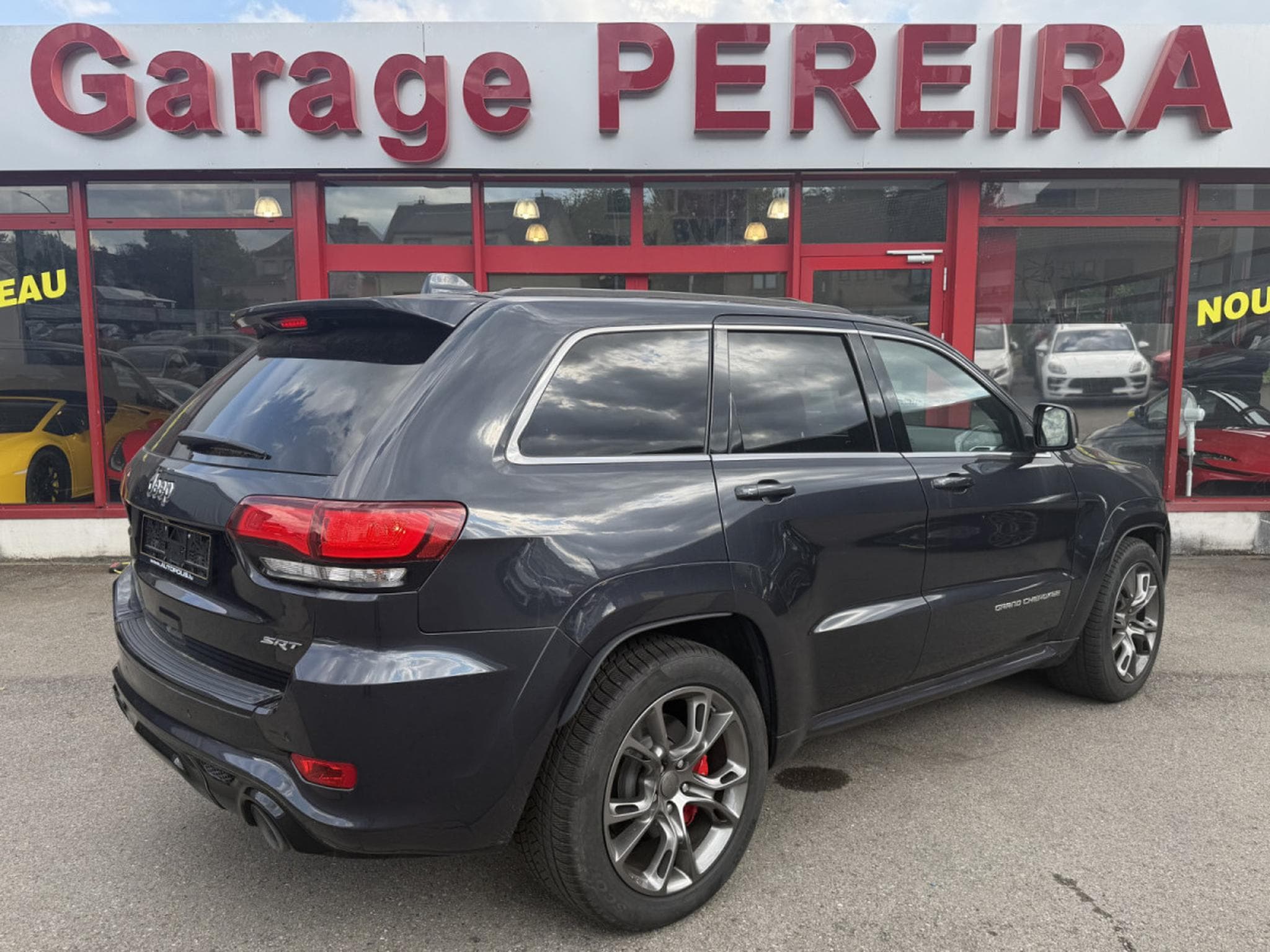 Jeep Cherokee 6.4l V8 HEMI SRT EUROPA COC HARMAN KARDON PANO CUIR NAVI 1 H (2015) - Foto 3