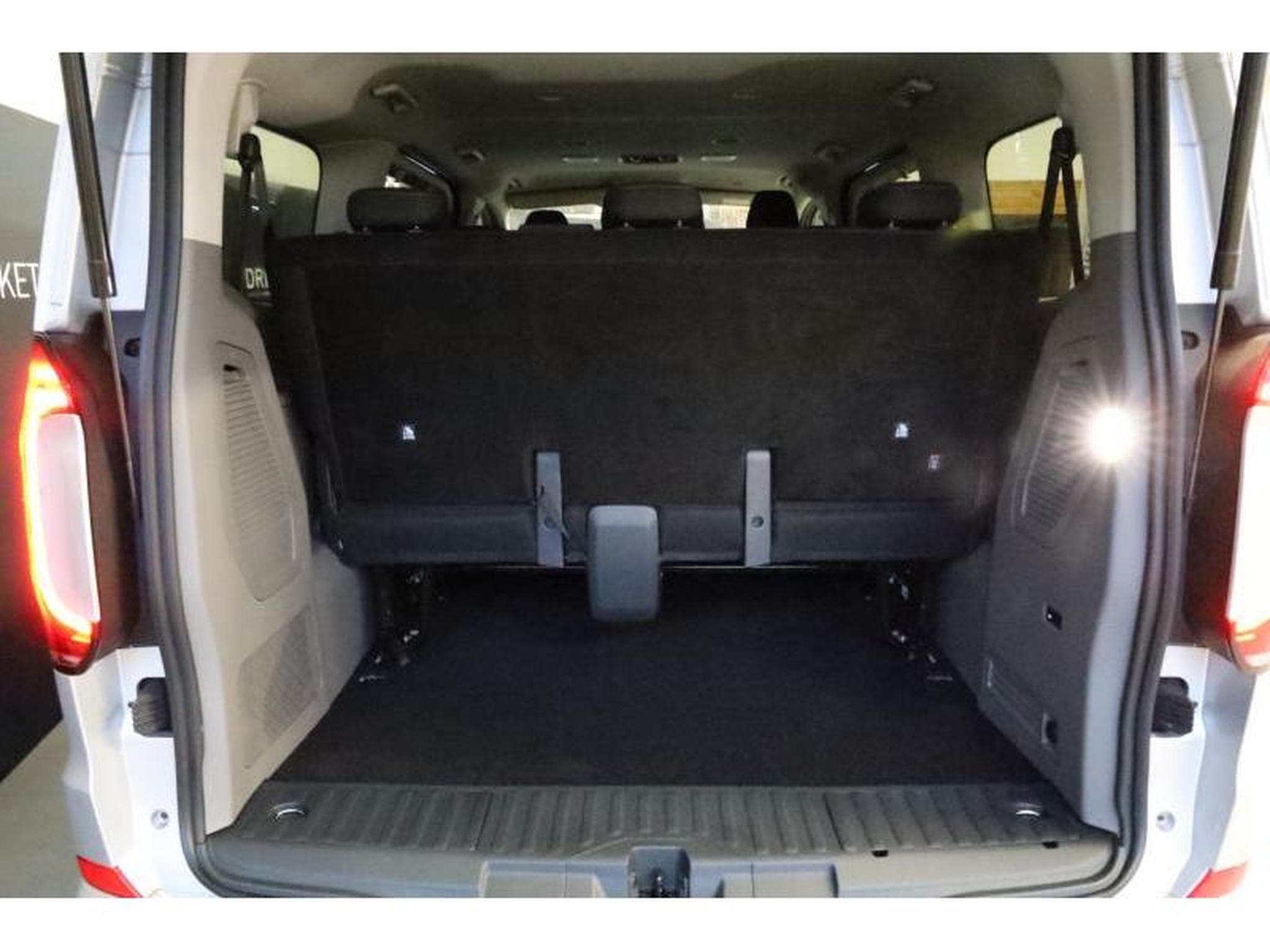 VW T7 STYLE COURT A8 (2025) - Foto 7