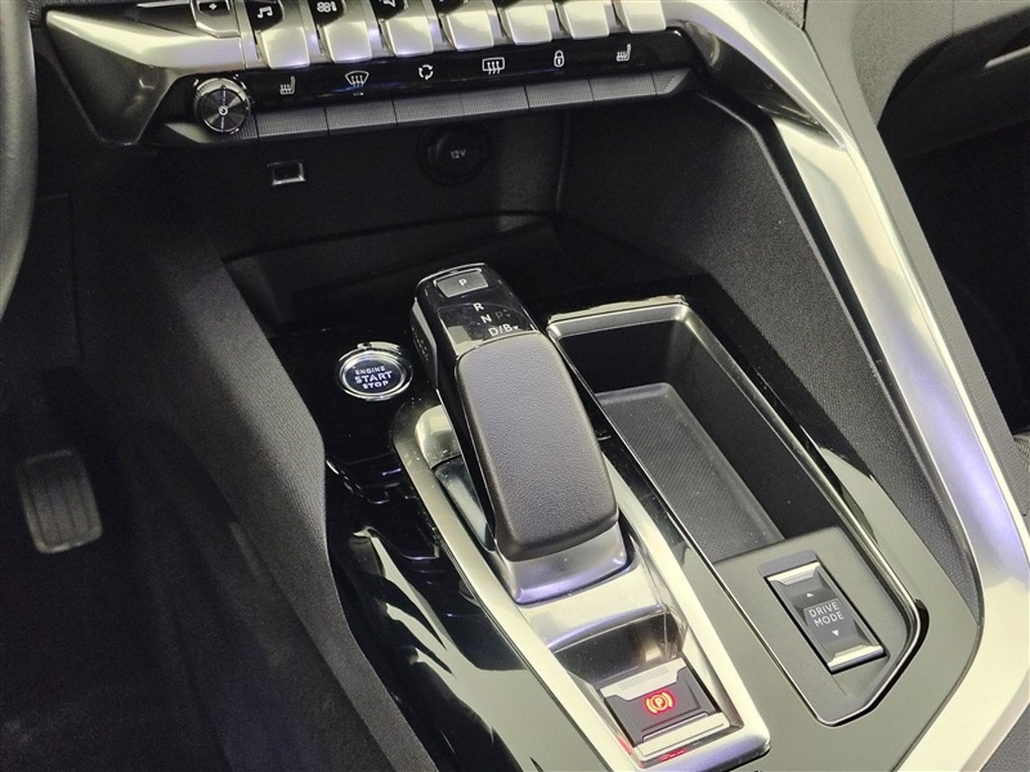 Peugeot 3008 1.6 Hybrid4 300 PHEV GT S-CUIR / NAVI / CAMERA / CARPLAY (2021) - Foto 12