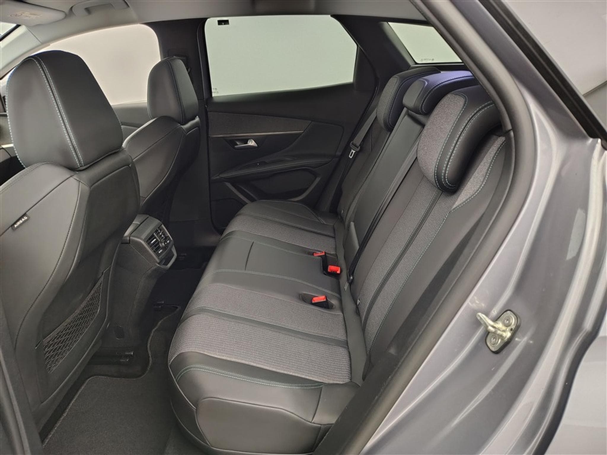 Peugeot 3008 1.6 Hybrid4 300 PHEV GT S-CUIR / NAVI / CAMERA / CARPLAY (2021) - Foto 13