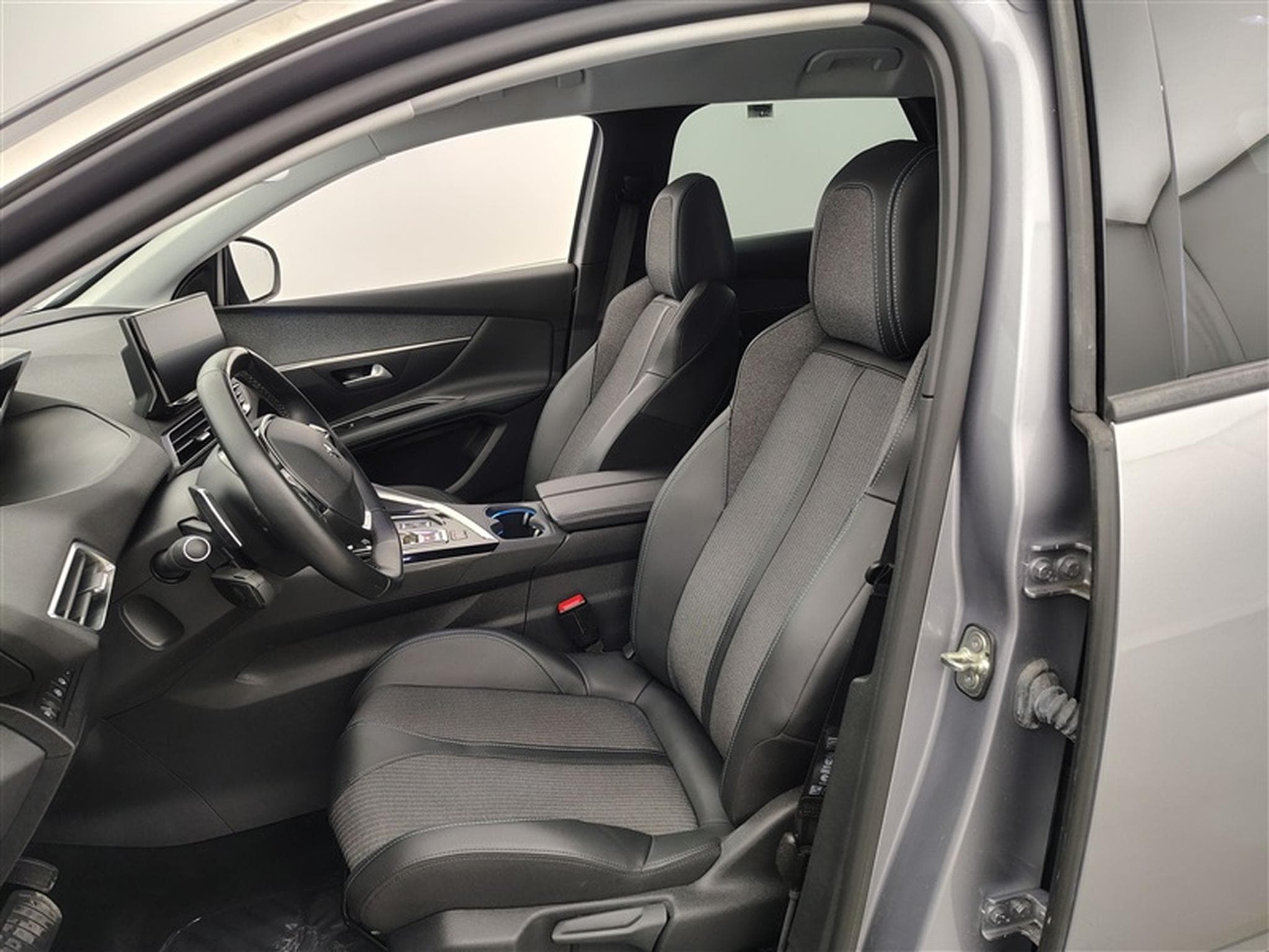 Peugeot 3008 1.6 Hybrid4 300 PHEV GT S-CUIR / NAVI / CAMERA / CARPLAY (2021) - Foto 7