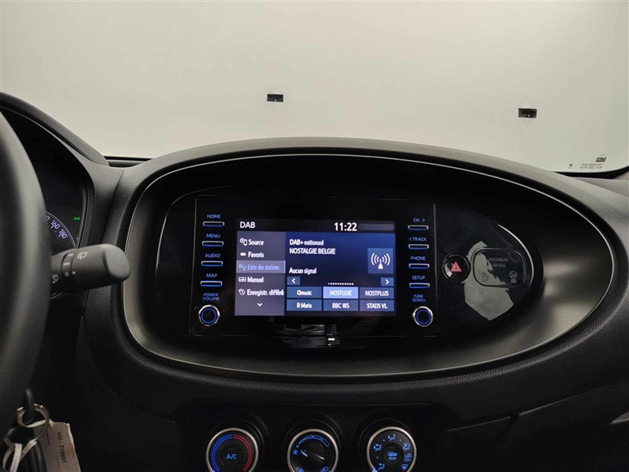 Toyota Aygo 1.0i VVT-i x II CARPLAY / CAMERA (2023) - Foto 11