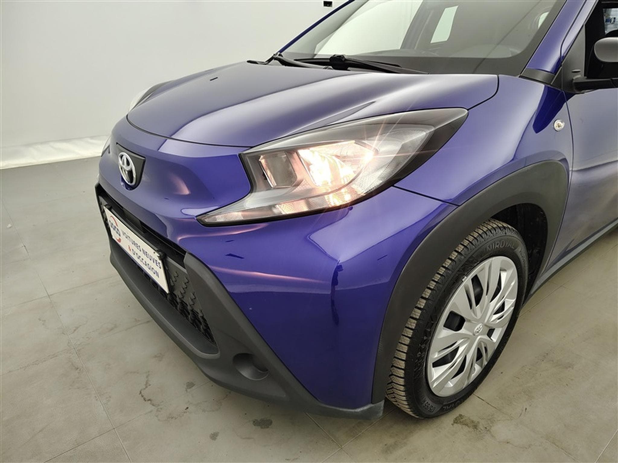 Toyota Aygo 1.0i VVT-i x II CARPLAY / CAMERA (2023) - Foto 15