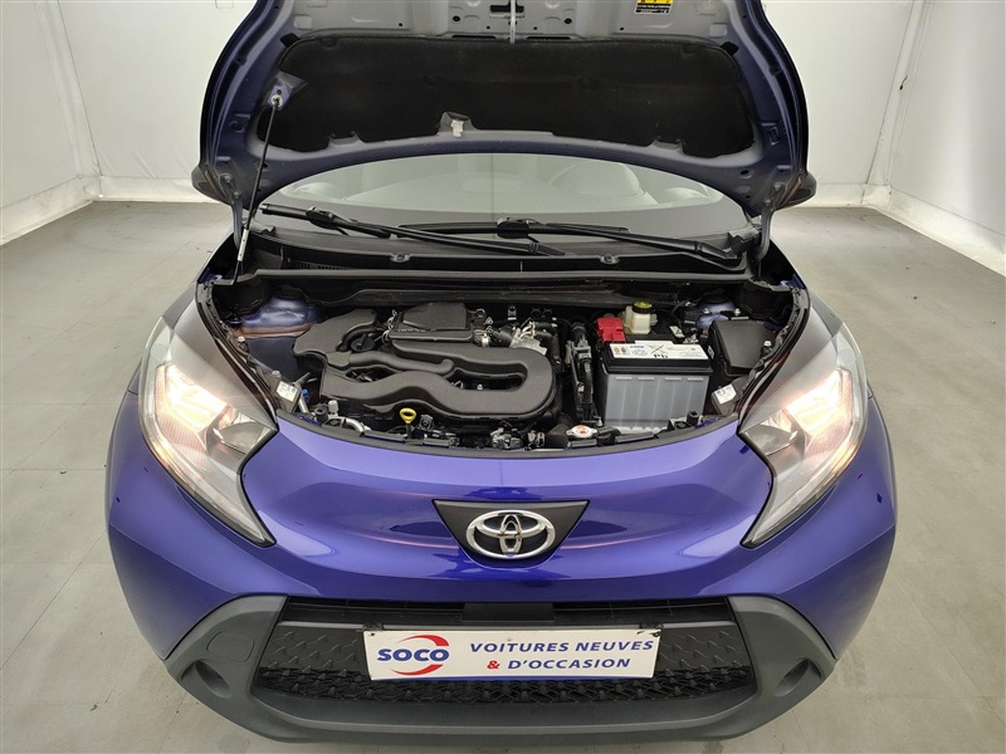 Toyota Aygo 1.0i VVT-i x II CARPLAY / CAMERA (2023) - Foto 19