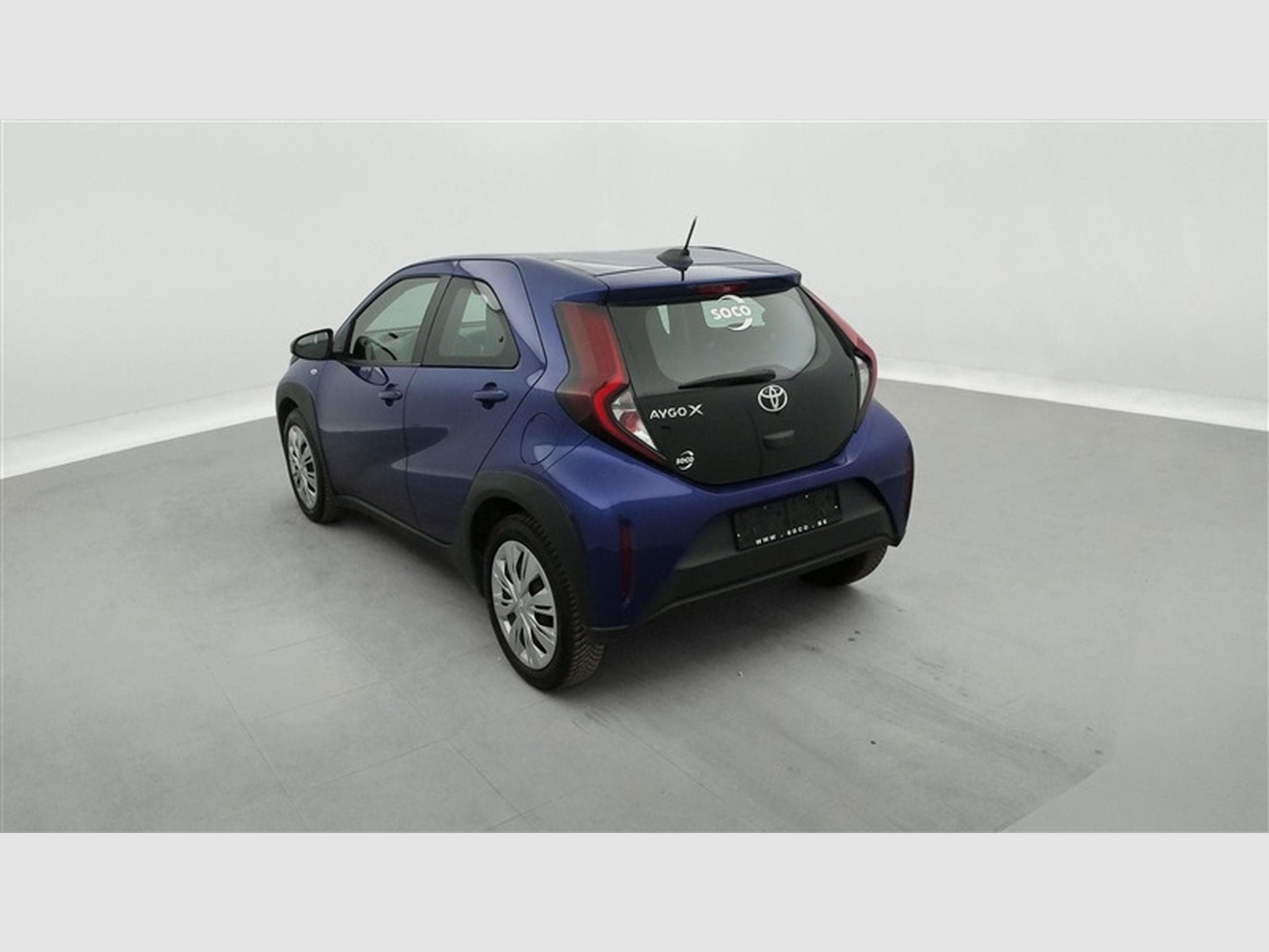 Toyota Aygo 1.0i VVT-i x II CARPLAY / CAMERA (2023) - Foto 2