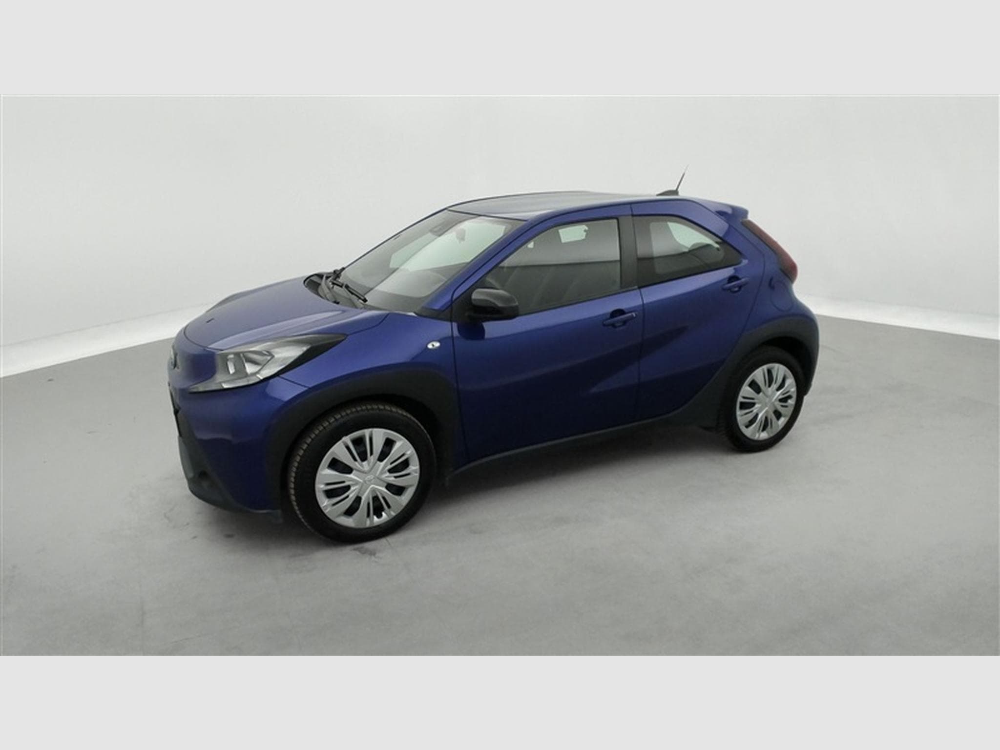 Toyota Aygo 1.0i VVT-i x II CARPLAY / CAMERA (2023) - Foto 21