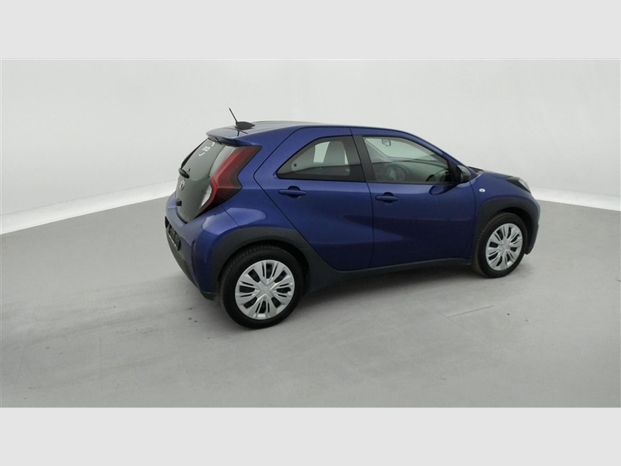 Toyota Aygo 1.0i VVT-i x II CARPLAY / CAMERA (2023) - Foto 25
