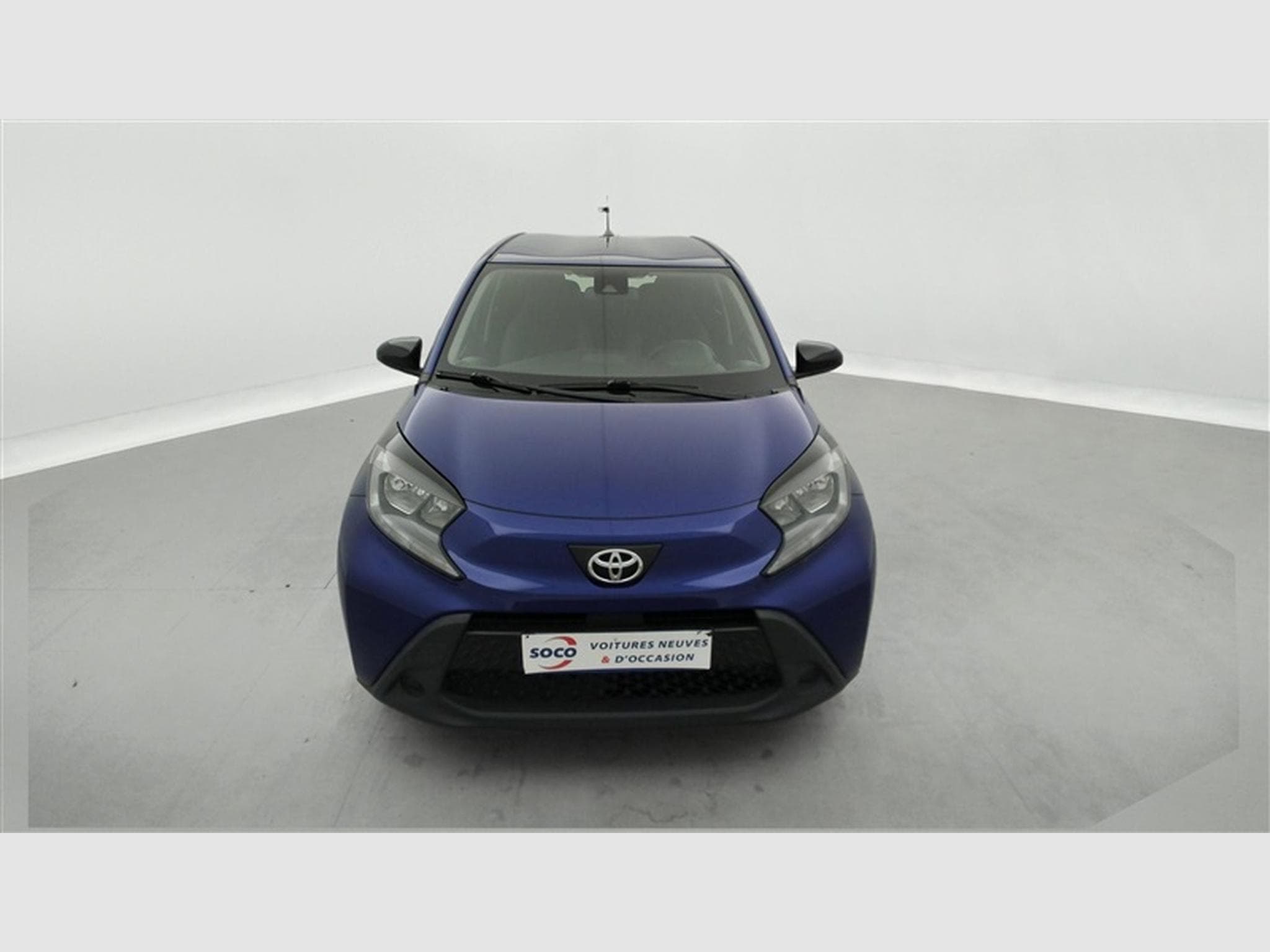 Toyota Aygo 1.0i VVT-i x II CARPLAY / CAMERA (2023) - Foto 4