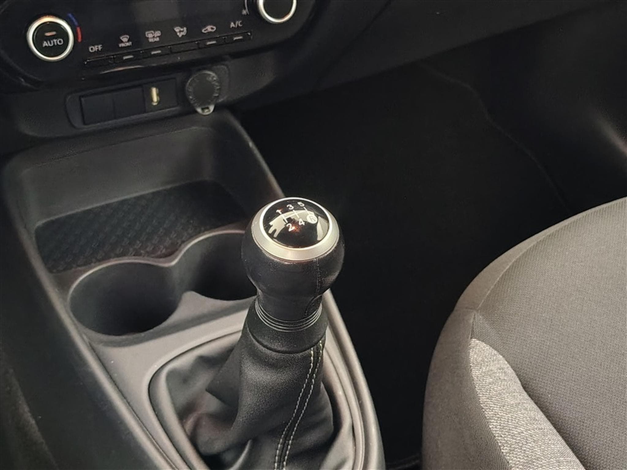 Toyota Aygo 1.0i VVT-i X pulse (2023) - Foto 12