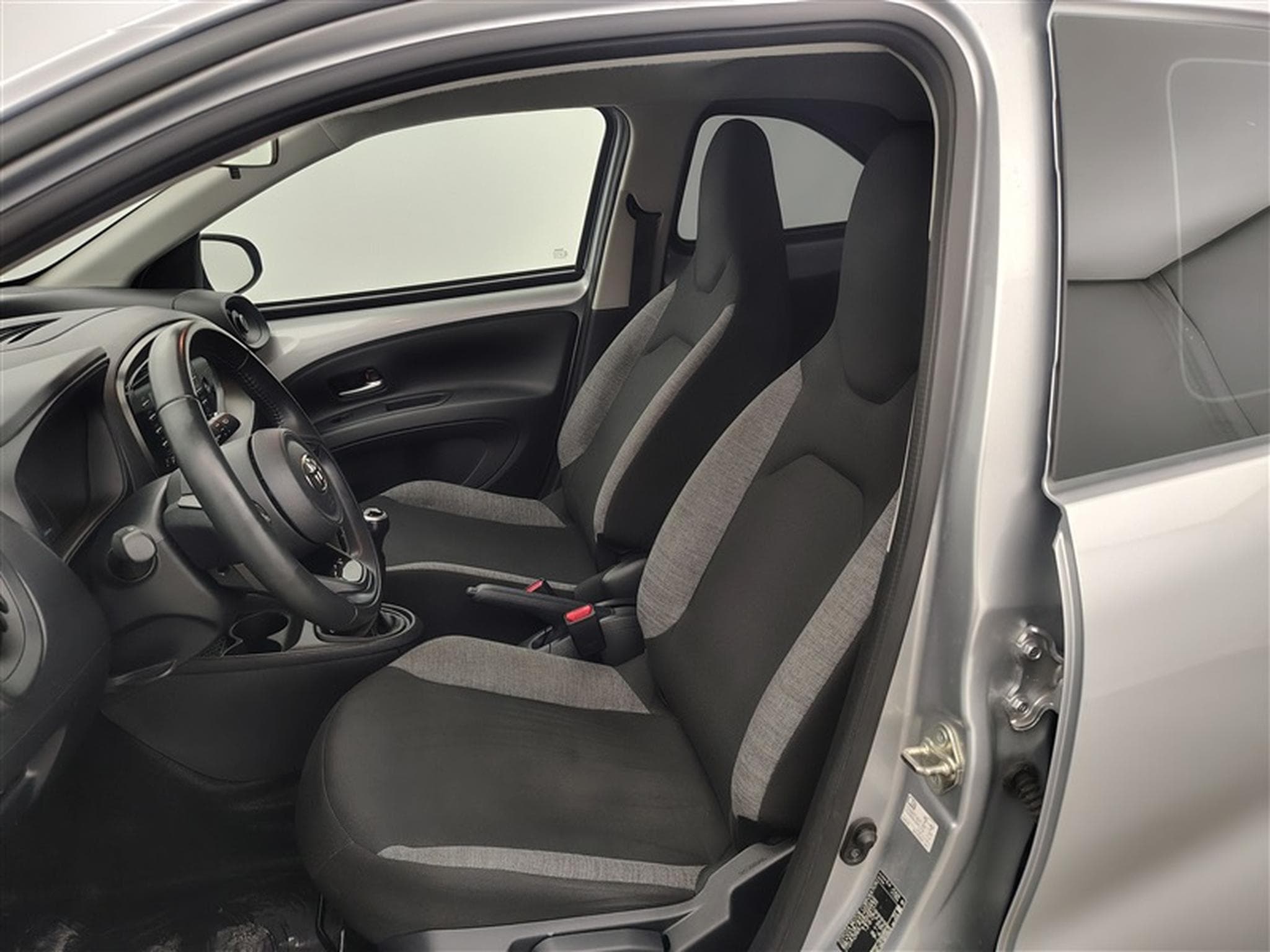 Toyota Aygo 1.0i VVT-i X pulse (2023) - Foto 7