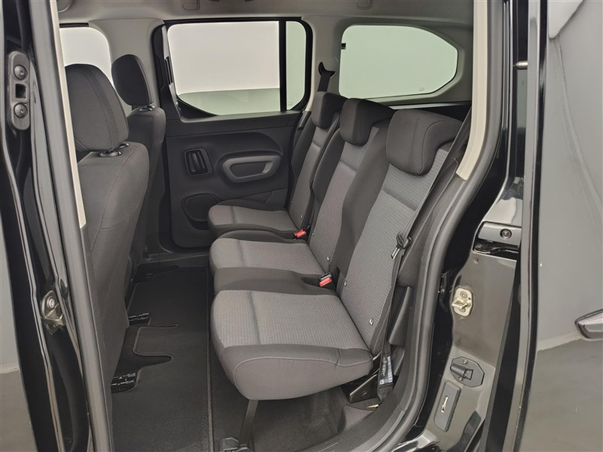 Toyota Proace Verso 1.2 MPV 7 PLACES * NAVI/CAMERA360/PDC/JA16* (2021) - Foto 13