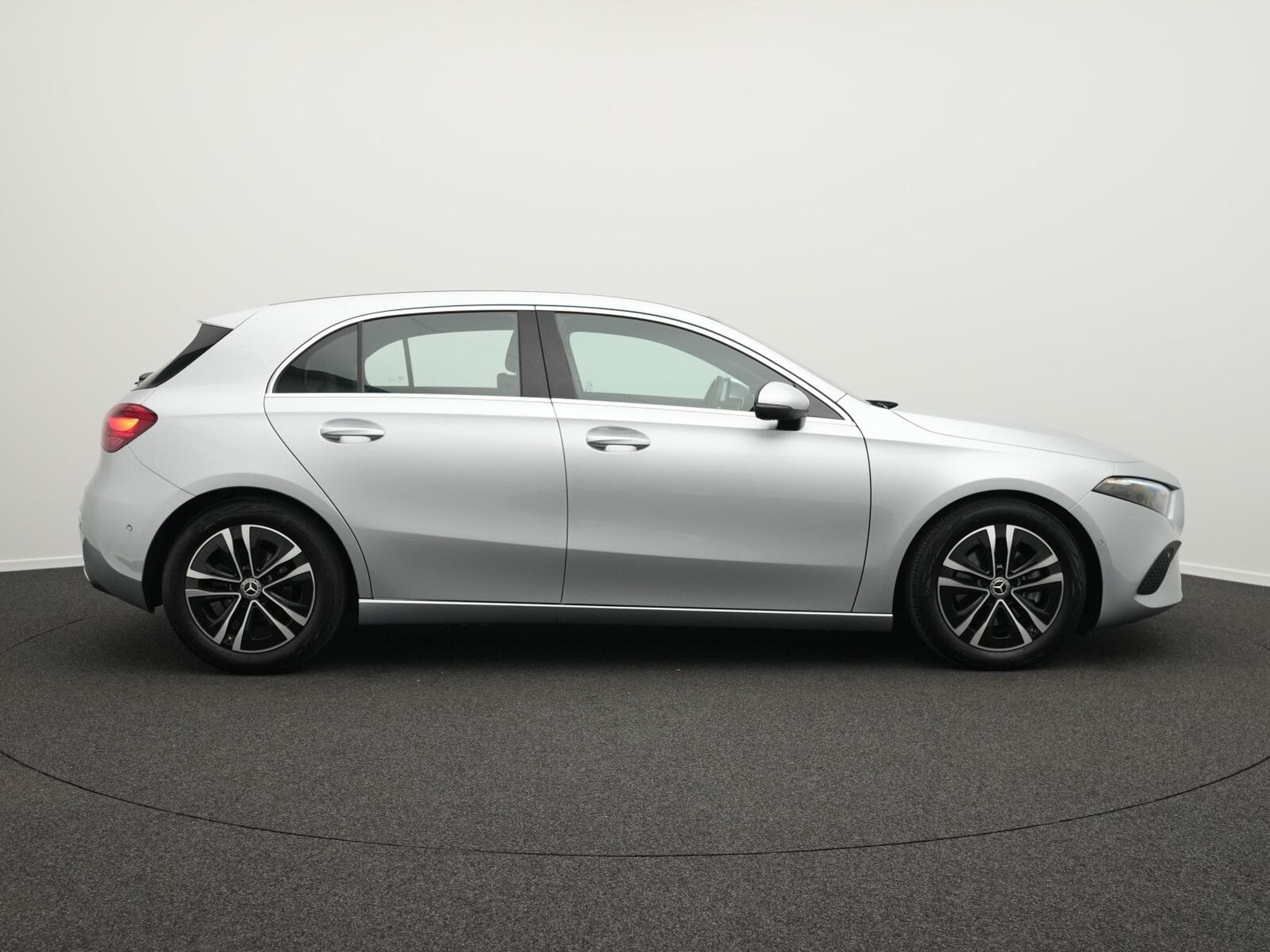 Mercedes A 180 d LED+Kamera+Apple+MBUX (2025) - Photo 5