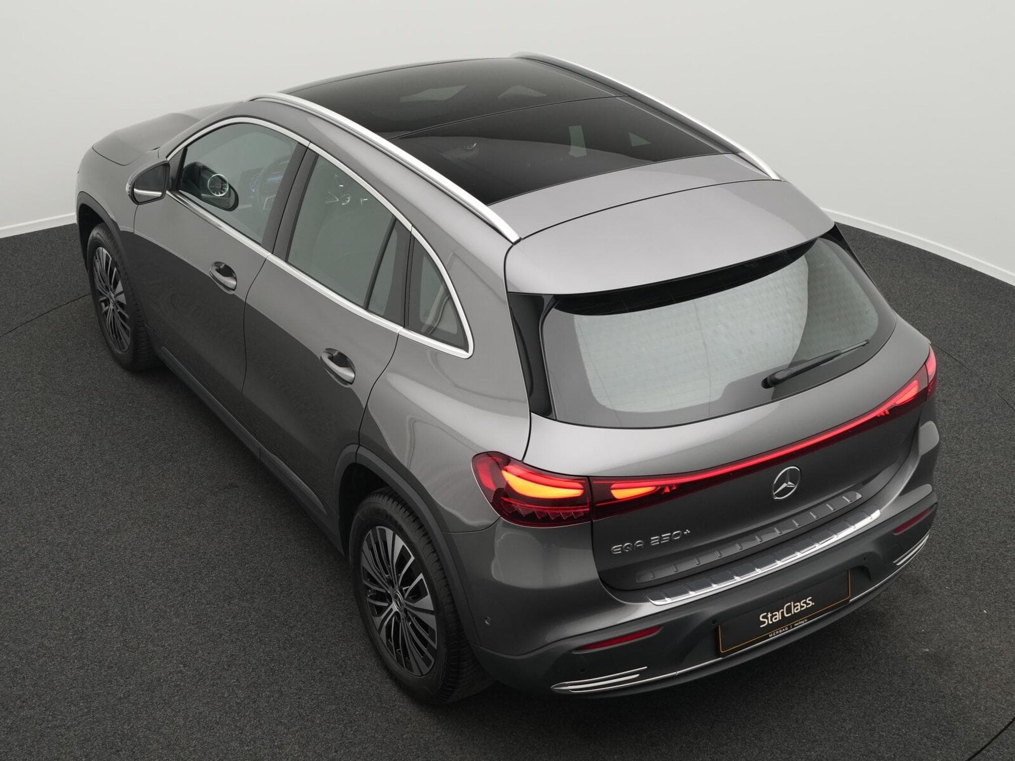 Mercedes EQA + LED+Kamera+Pano+Ambi (2025) - Photo 11