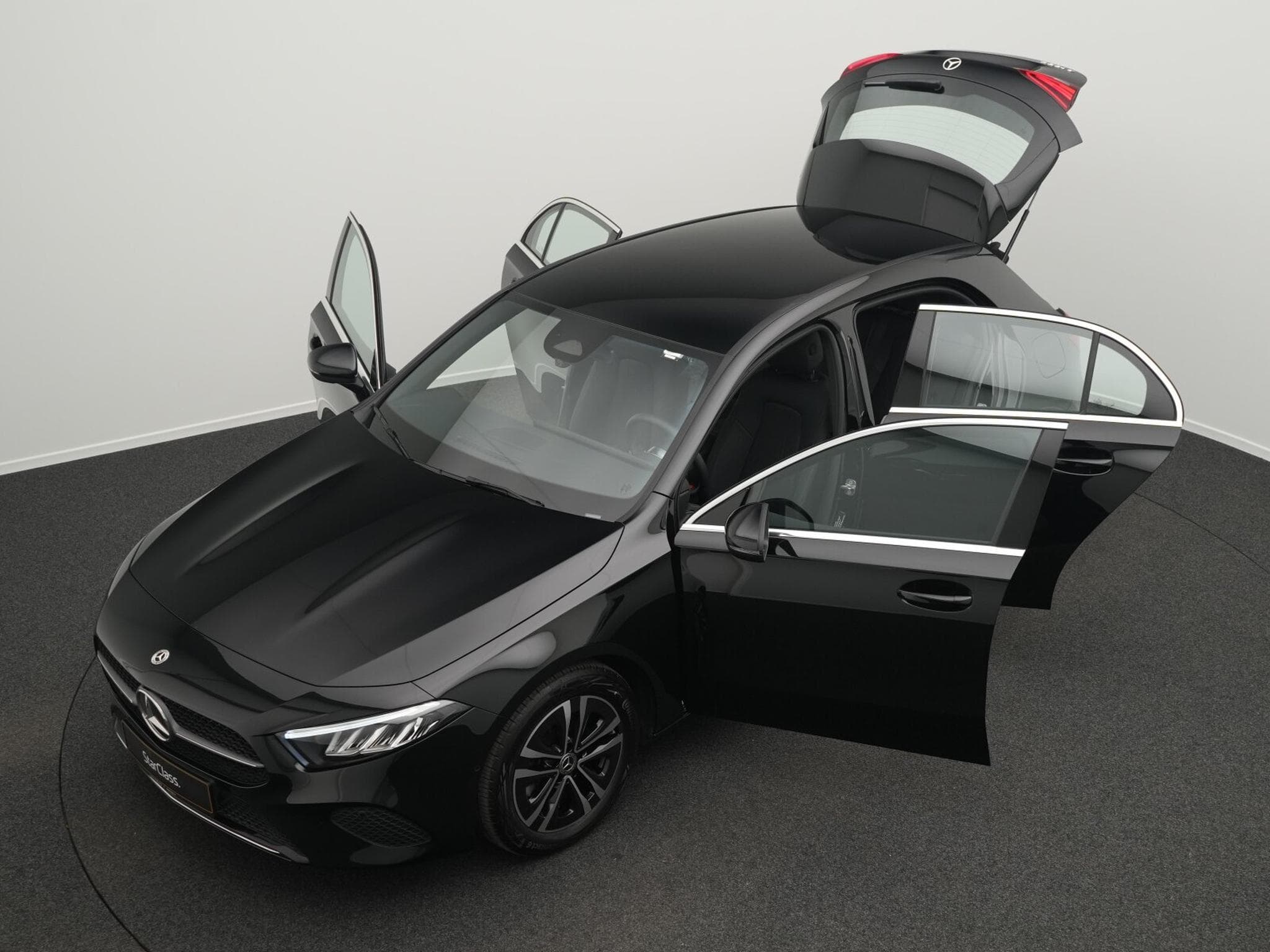 Mercedes A 180 d Kompaktlimousine LED+Kamera+Apple+MBUX (2025) - Photo 12