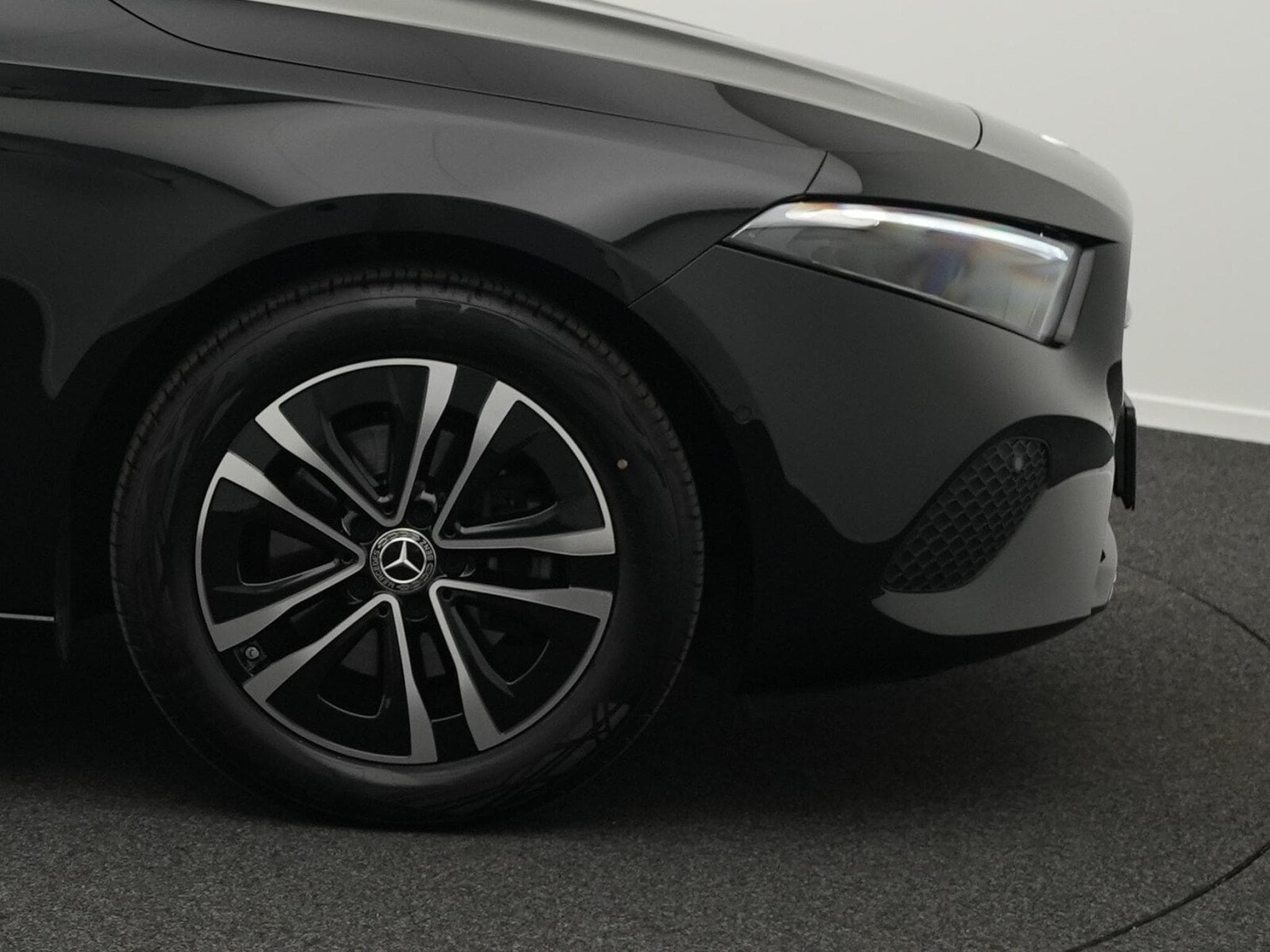 Mercedes A 180 d Kompaktlimousine LED+Kamera+Apple+MBUX (2025) - Photo 6