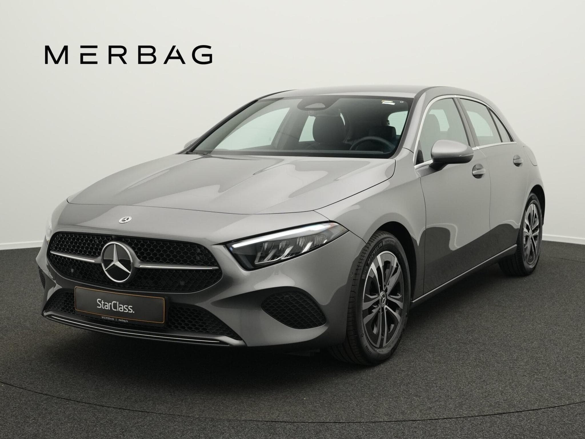 Mercedes A 180 Kompaktlimousine LED+Kamera+Apple+MBUX (2025) - Photo 1