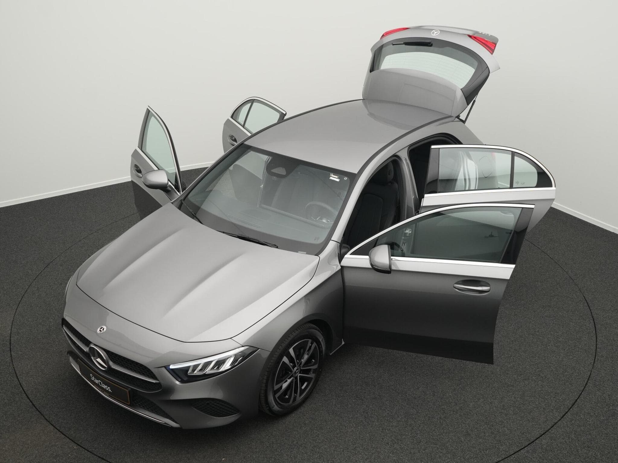 Mercedes A 180 Kompaktlimousine LED+Kamera+Apple+MBUX (2025) - Photo 12