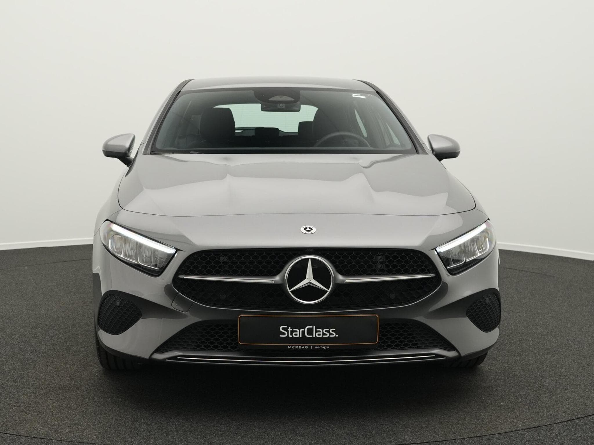 Mercedes A 180 Kompaktlimousine LED+Kamera+Apple+MBUX (2025) - Photo 2