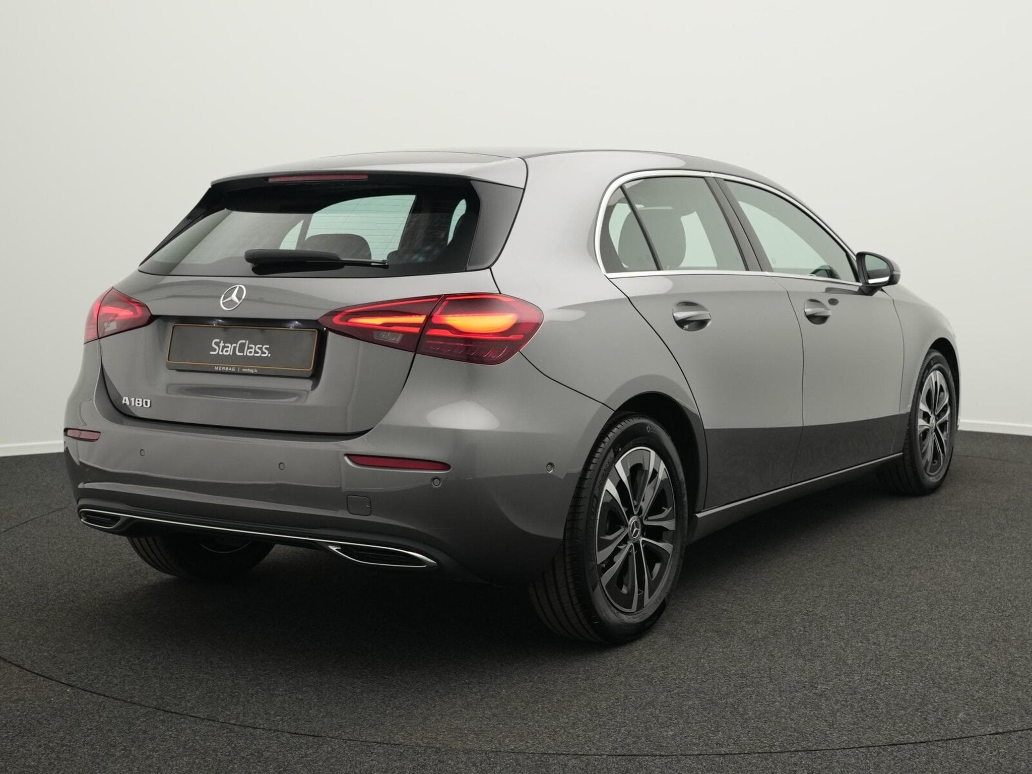 Mercedes A 180 Kompaktlimousine LED+Kamera+Apple+MBUX (2025) - Photo 3