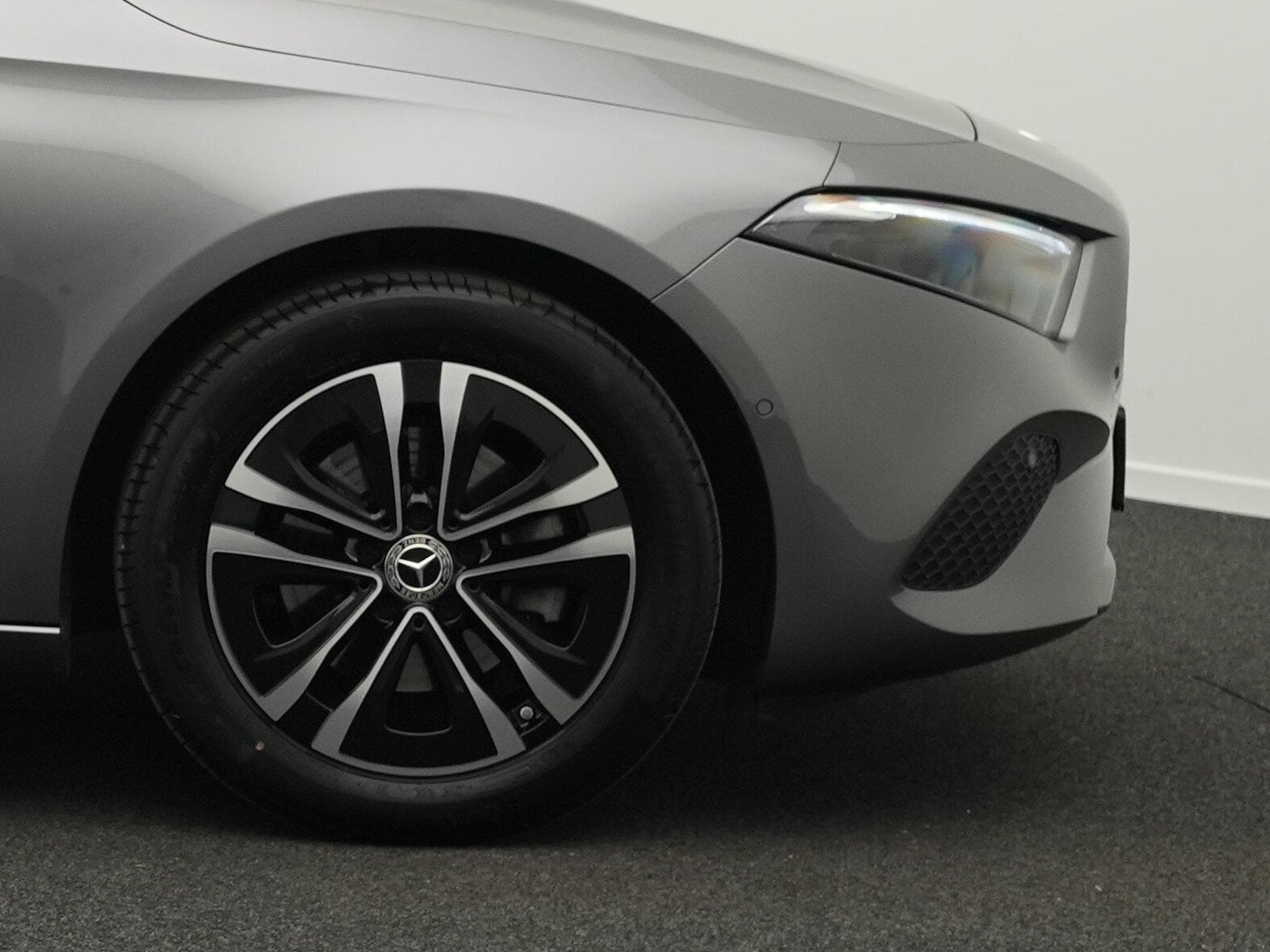 Mercedes A 180 Kompaktlimousine LED+Kamera+Apple+MBUX (2025) - Photo 6