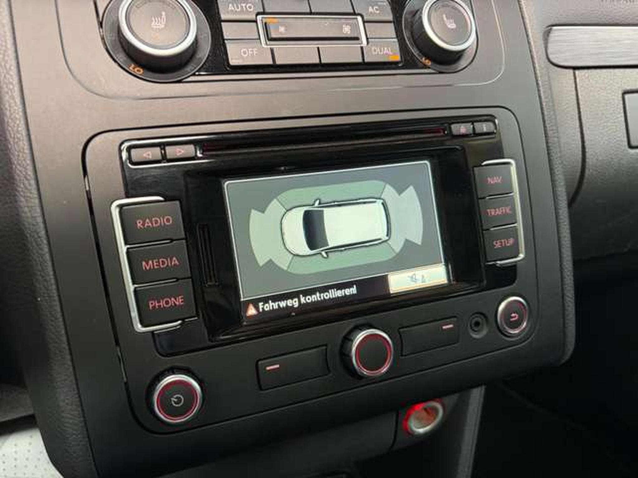 VW Touran Style Comfortline *7-Sitzer *AHK *Navi * (2011) - Foto 10