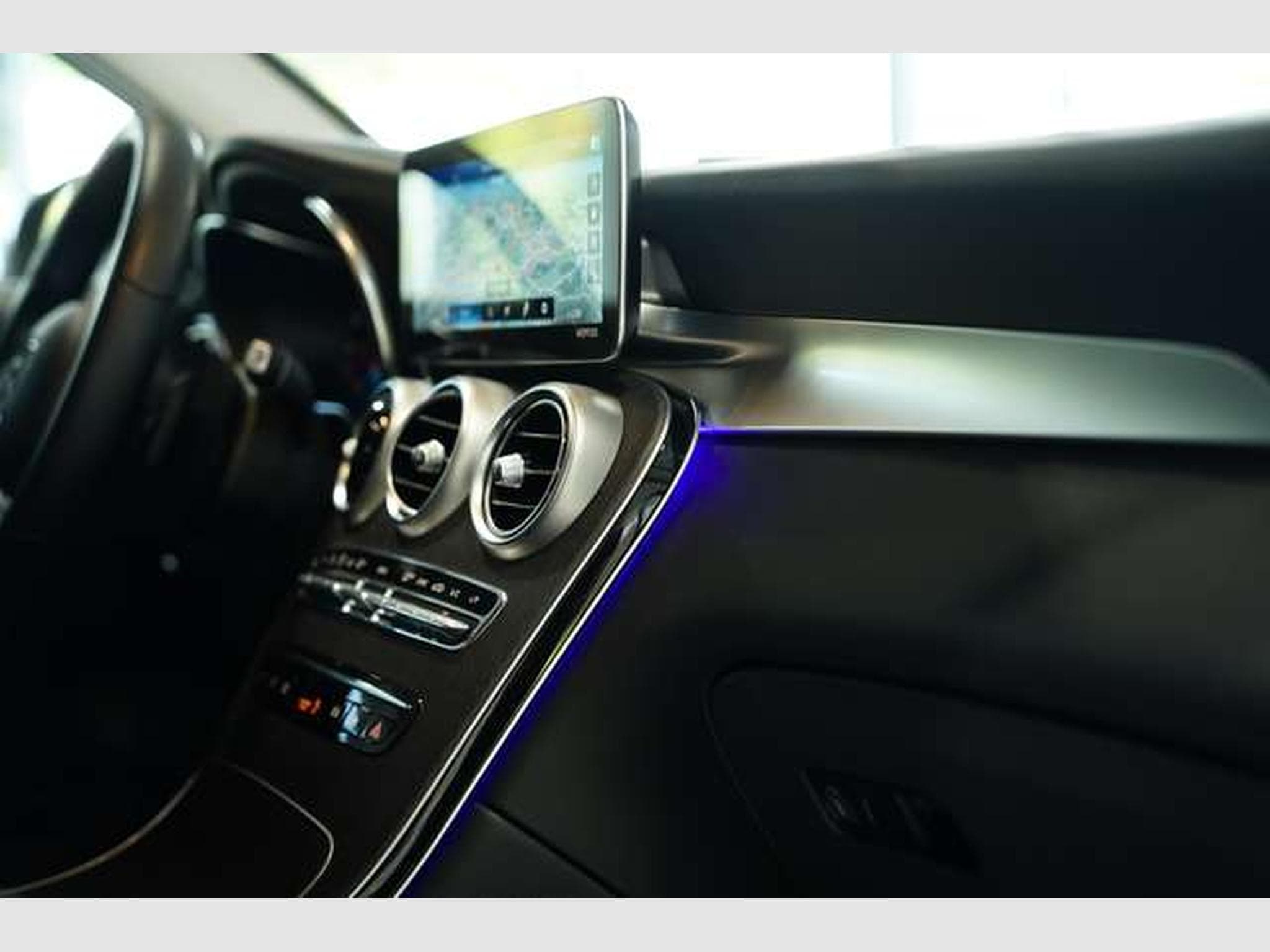 Mercedes GLC 200 4Matic 9G 2H *Digital*Leder*AHK*Ambiente (2021) - Photo 16