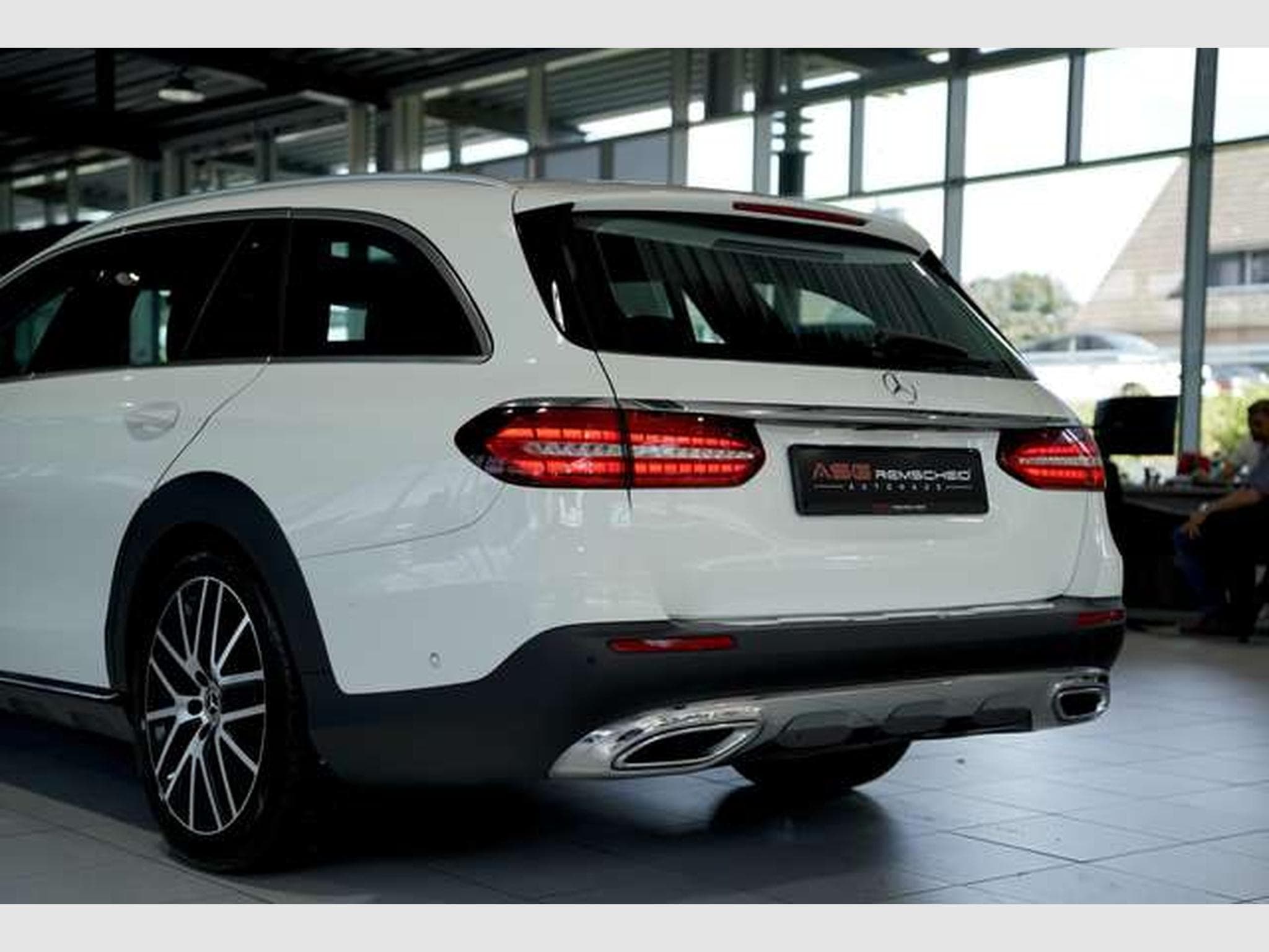 Mercedes E 400 d 4M All-Terrain *Memory *Pano *AHK *LUFT (2021) - Foto 14