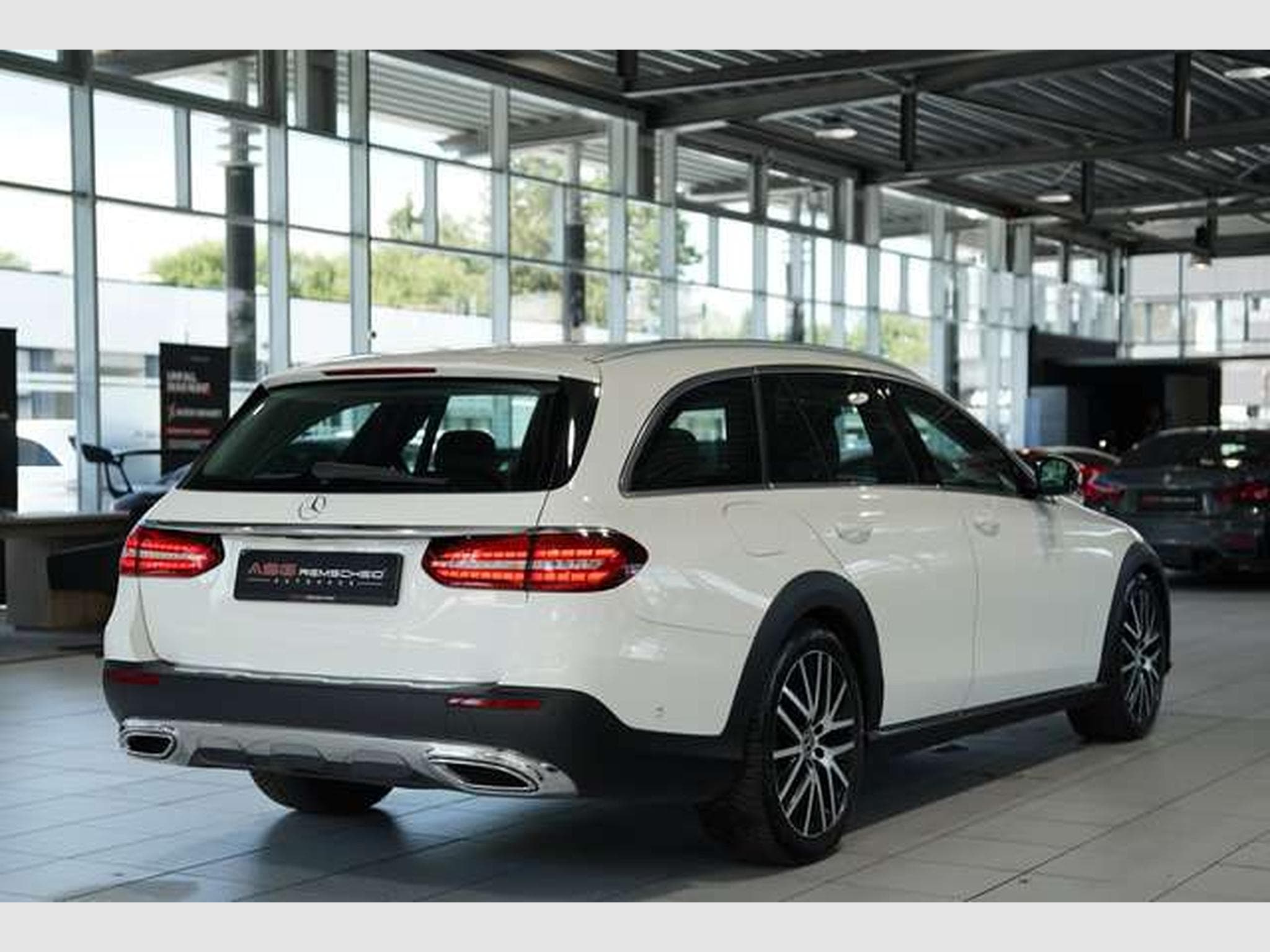 Mercedes E 400 d 4M All-Terrain *Memory *Pano *AHK *LUFT (2021) - Foto 8